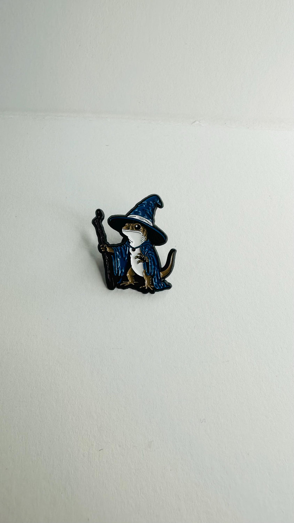 Lizard Wizard Enamel Pin Cute Reptile Magic Wand Brooch Animal Lapel Badge Jewelry Gift for Friends and Fantasy Lovers