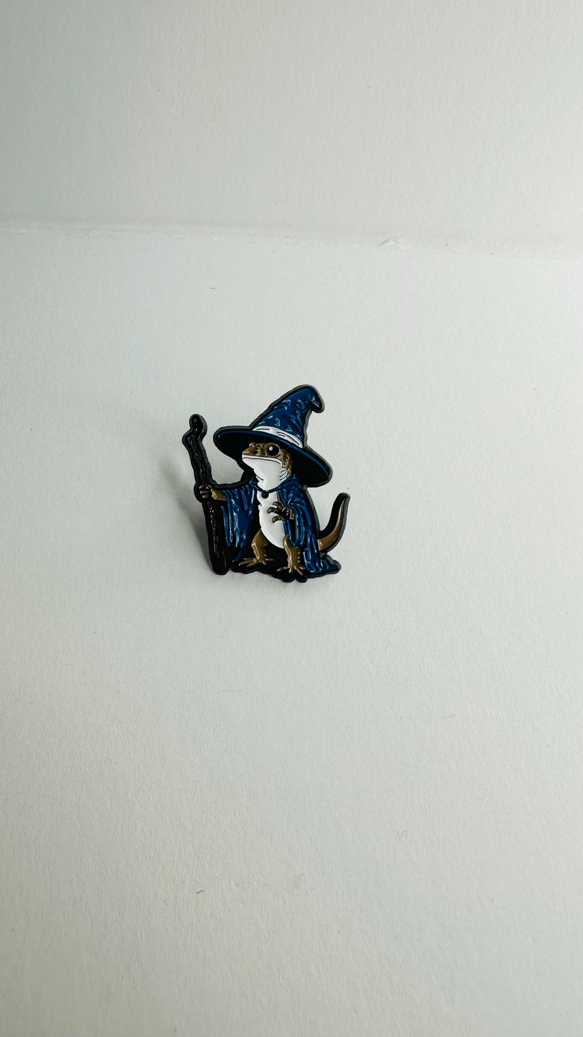 Lizard Wizard Enamel Pin Cute Reptile Magic Wand Brooch Animal Lapel Badge Jewelry Gift for Friends and Fantasy Lovers