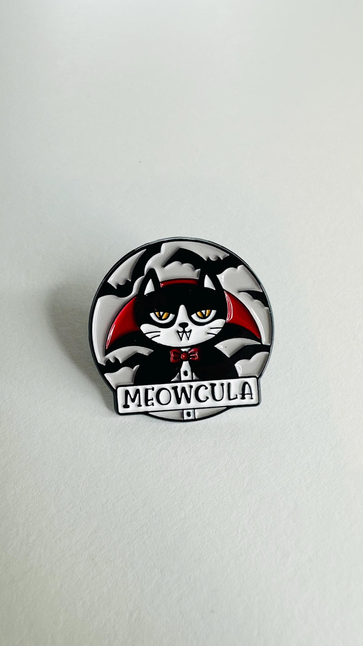 Black Big Cat Enamel Pin Mother of Cats Brooch Gothic Cat Badge Animal Lover Gift Funny Cat Lapel Pin Jewelry for Kids Friends
