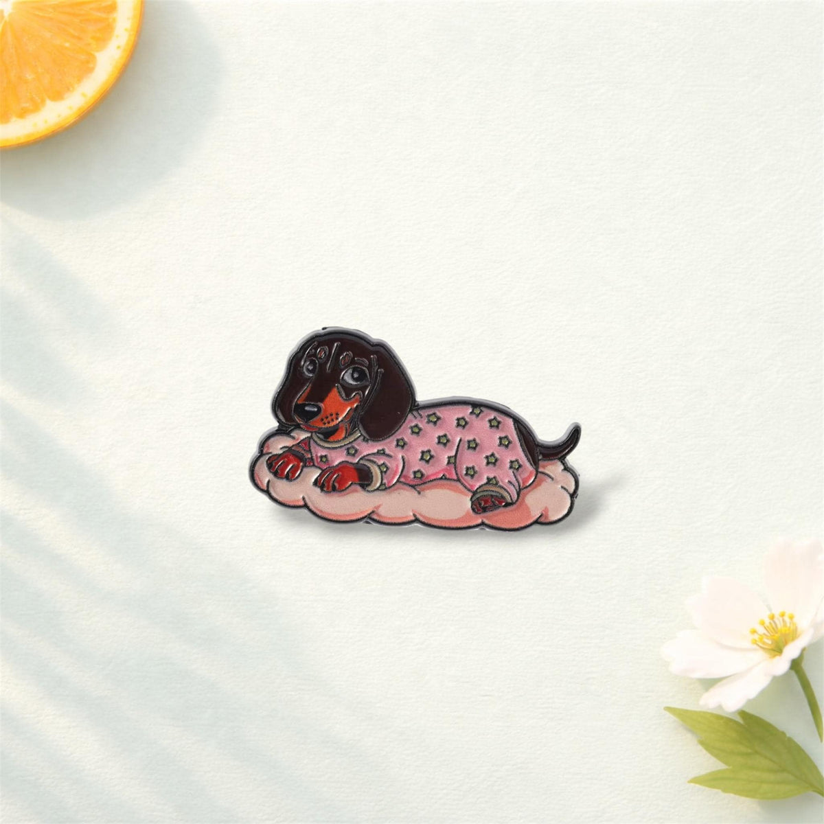 Cute Dachshund Enamel Pin – Cartoon Sausage Dog with Cowboy Hat & Flowers Brooch – Funny Wiener Dog Lapel Badge – Pet Lover Jewelry Gift