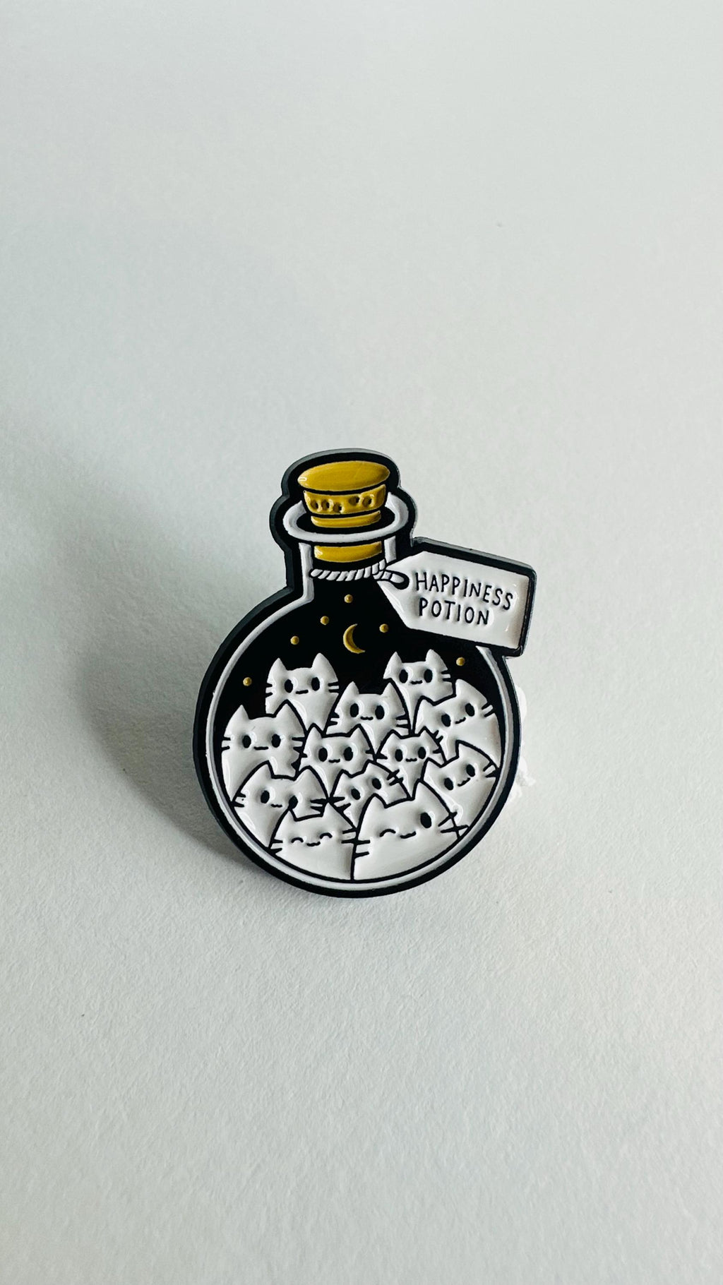 Cartoon Cat Enamel Pin Magic Potion Bottle Brooch Funny Animal Badge Lapel Pin Backpack Jewelry Gift for Kids and Friends
