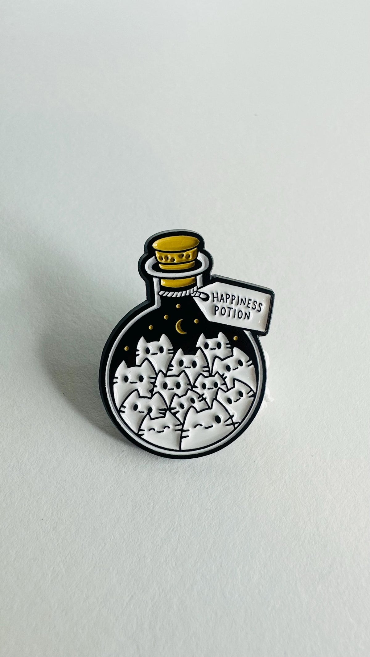 Cartoon Cat Enamel Pin Magic Potion Bottle Brooch Funny Animal Badge Lapel Pin Backpack Jewelry Gift for Kids and Friends