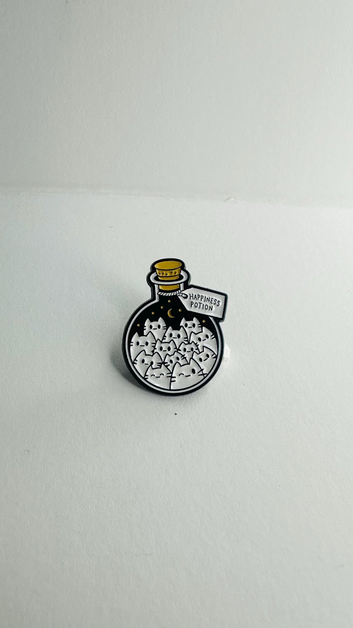 Cartoon Cat Enamel Pin Magic Potion Bottle Brooch Funny Animal Badge Lapel Pin Backpack Jewelry Gift for Kids and Friends