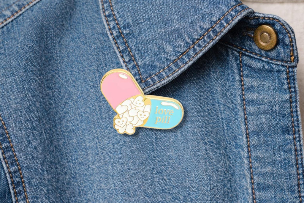 Scientific Microscopic Observation Enamel Pin Molecular Gene Medical Doctor Brooch Custom Lab Coat Badge Jewelry Gift