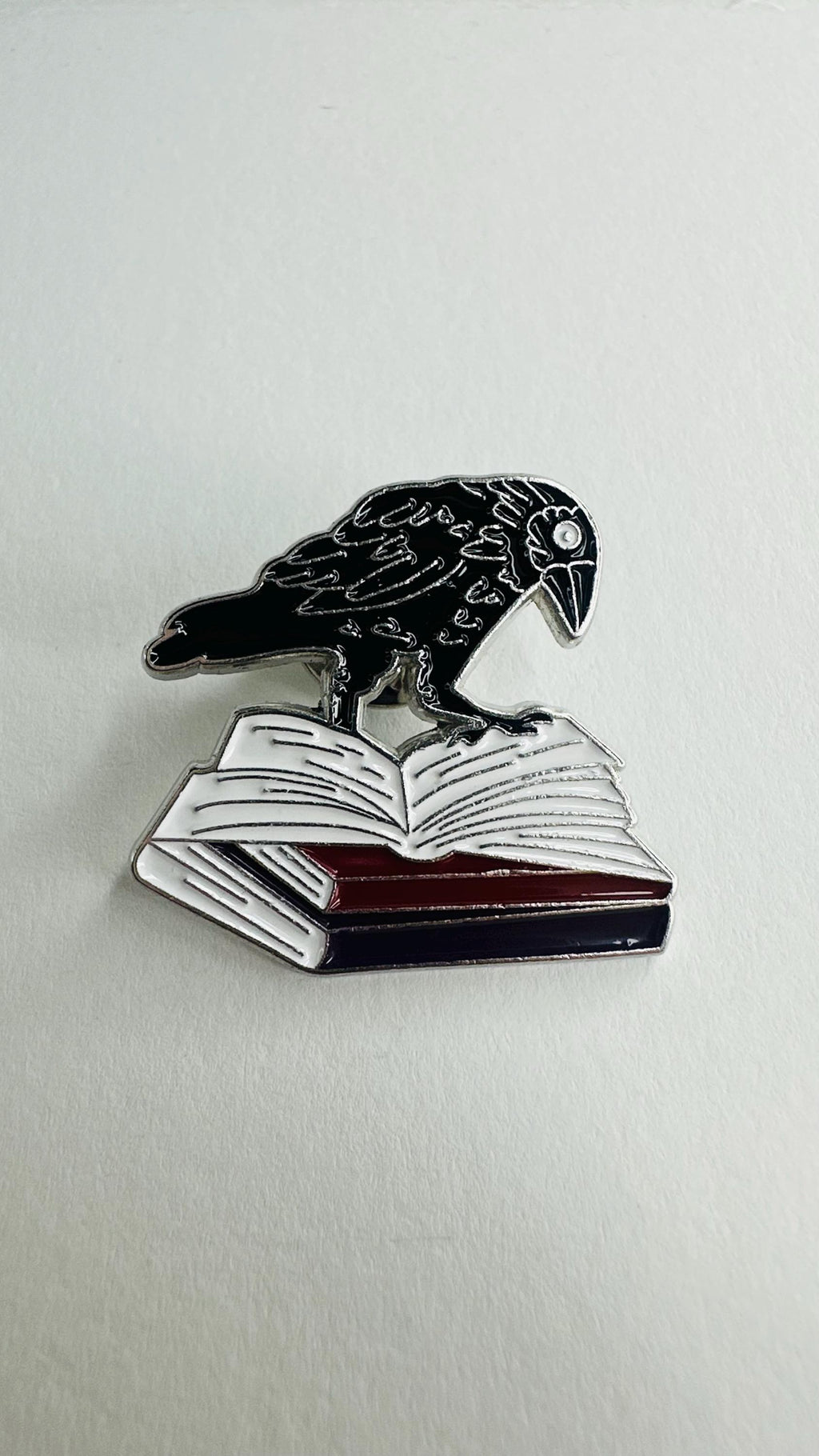 Crow & Book Enamel Pin – Punk Gothic Raven Reader Art Brooch – Lapel Badge Fashion Jewelry for Backpack