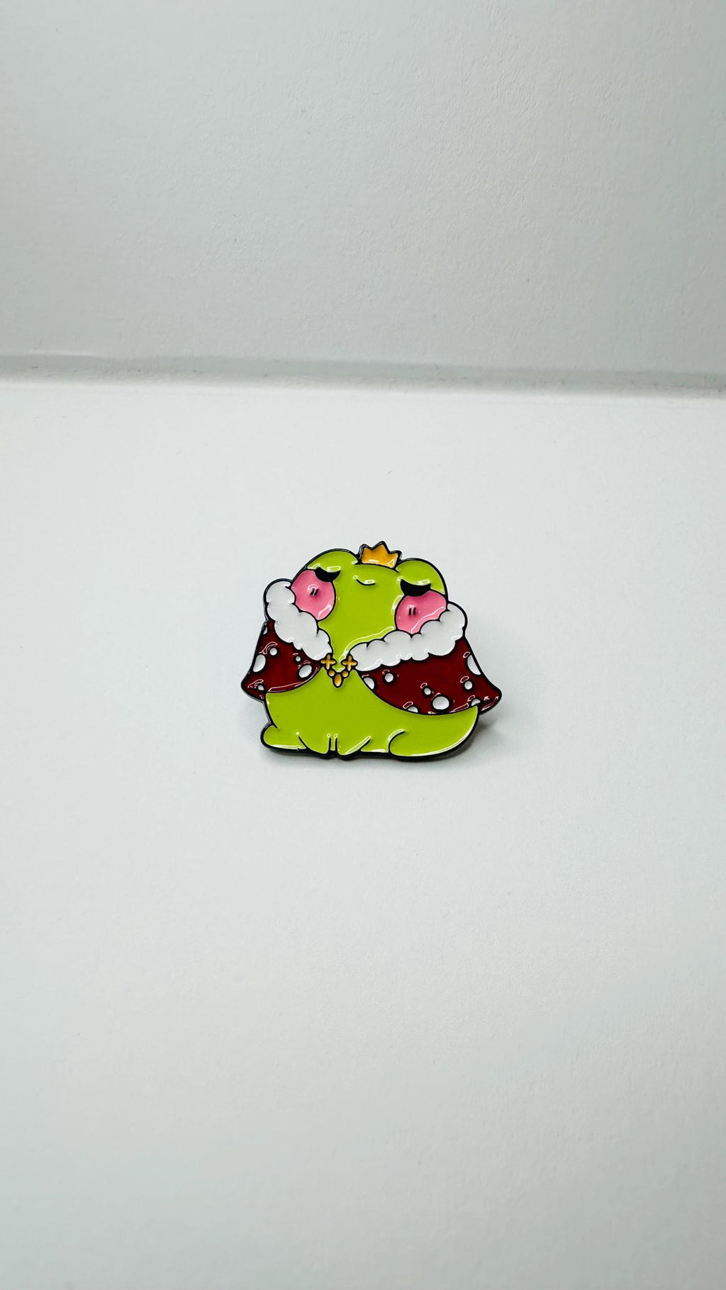 Cute Green Frog Holding Strawberry Enamel Pin Adorable Animal Brooch Lapel Badge Backpack Fashion Jewelry Gift for Friends