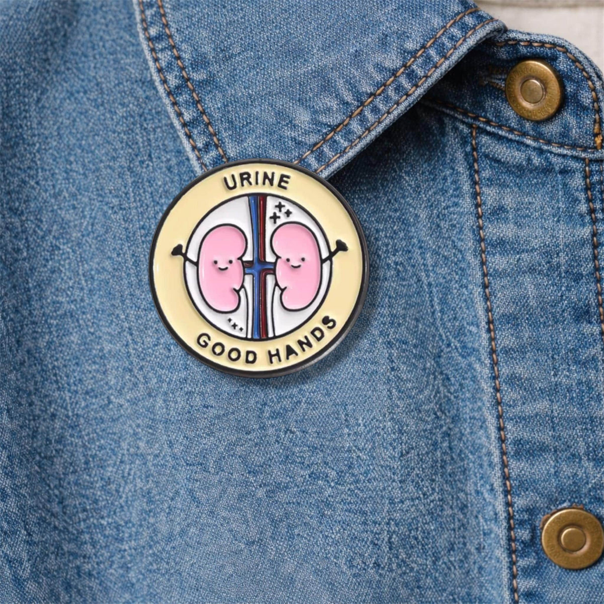 Cute Kidney Enamel Pin – Funny Urology Cartoon Medical Brooch – “Urine Good Hands” Nurse Doctor Lapel Badge – Healthcare Gift Jewelry