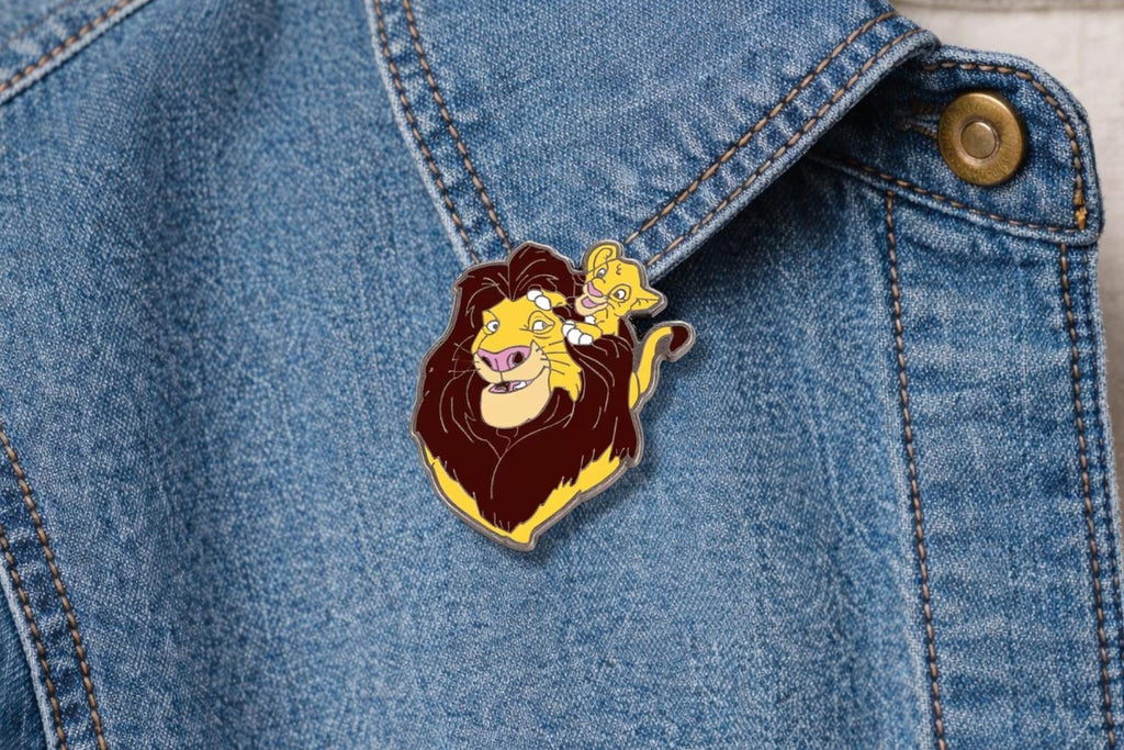 Cartoon Lion King Enamel Pin Daisy Brooch Zinc Alloy Black Nickel Plated Animated Style Badge Jewelry Gift Accessories