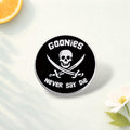Goonies Never Say Die Enamel Pin – Soft Button Cartoon Movie Quote Brooch – Retro Metal Lapel Badge – Cute Hat Collar Jewelry Gift for Fans