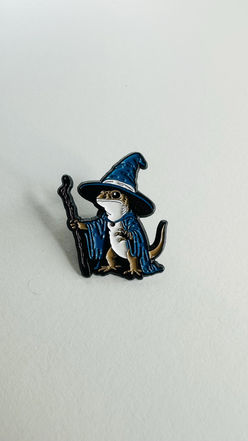 Lizard Wizard Enamel Pin Cute Reptile Magic Wand Brooch Animal Lapel Badge Jewelry Gift for Friends and Fantasy Lovers