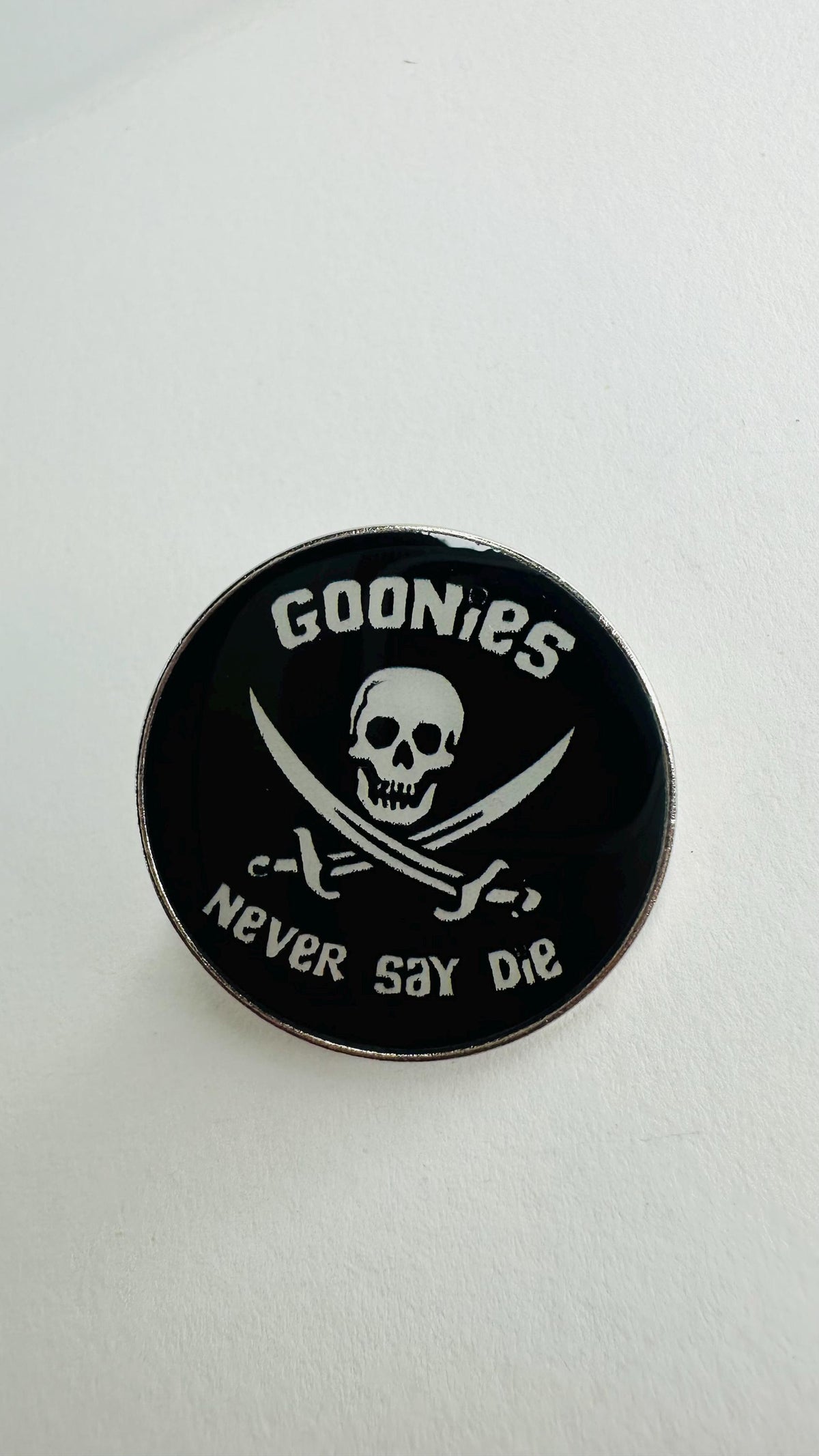 Goonies Never Say Die Enamel Pin Movie Quote Brooch Retro Film Cartoon Lapel Badge Hat Collar Jewelry Gift