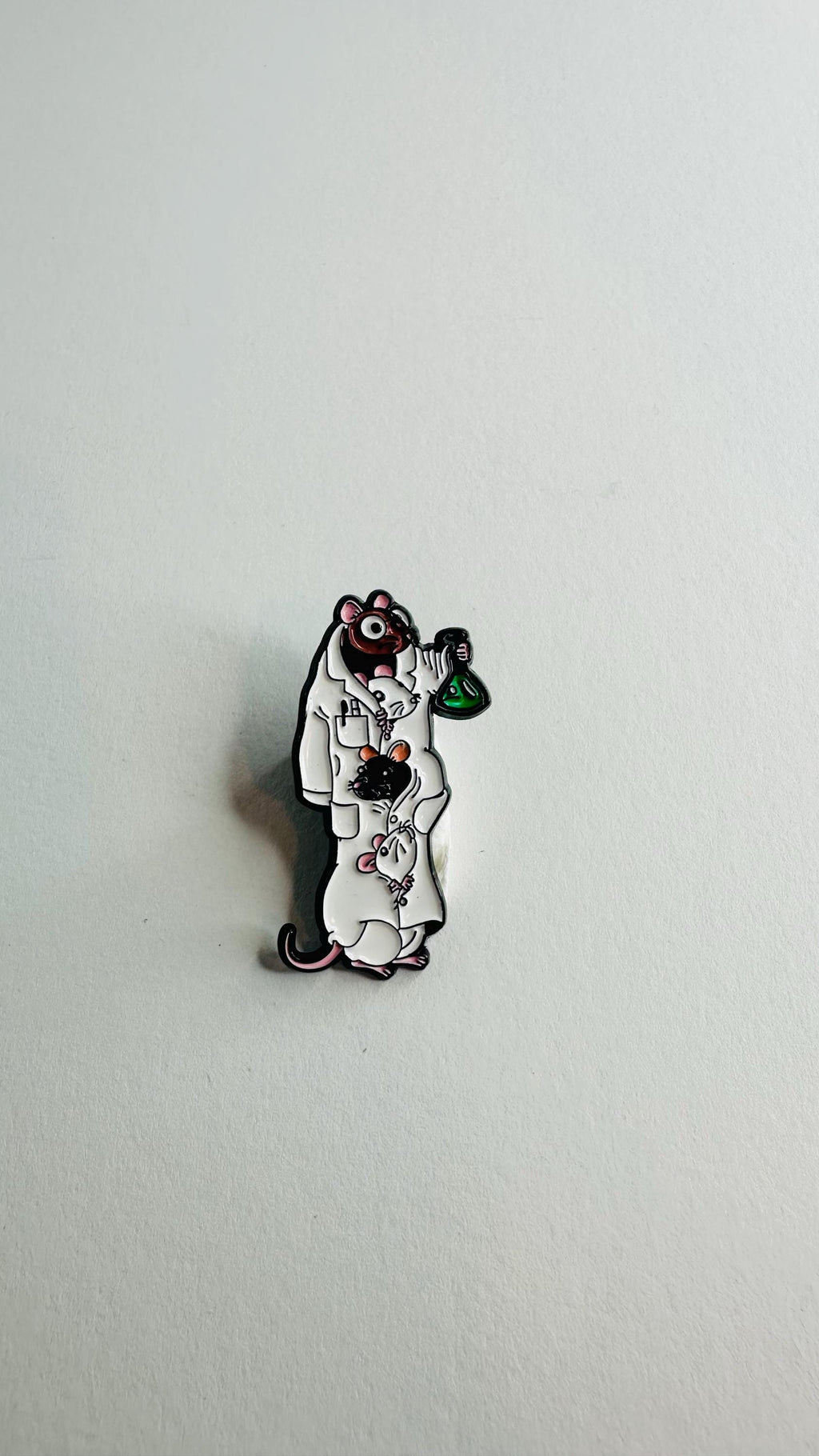 Chemistry Mouse Enamel Pin – Pharmacist Laboratory Theme Brooch – Student Science Badge Jewelry Backpack Gift