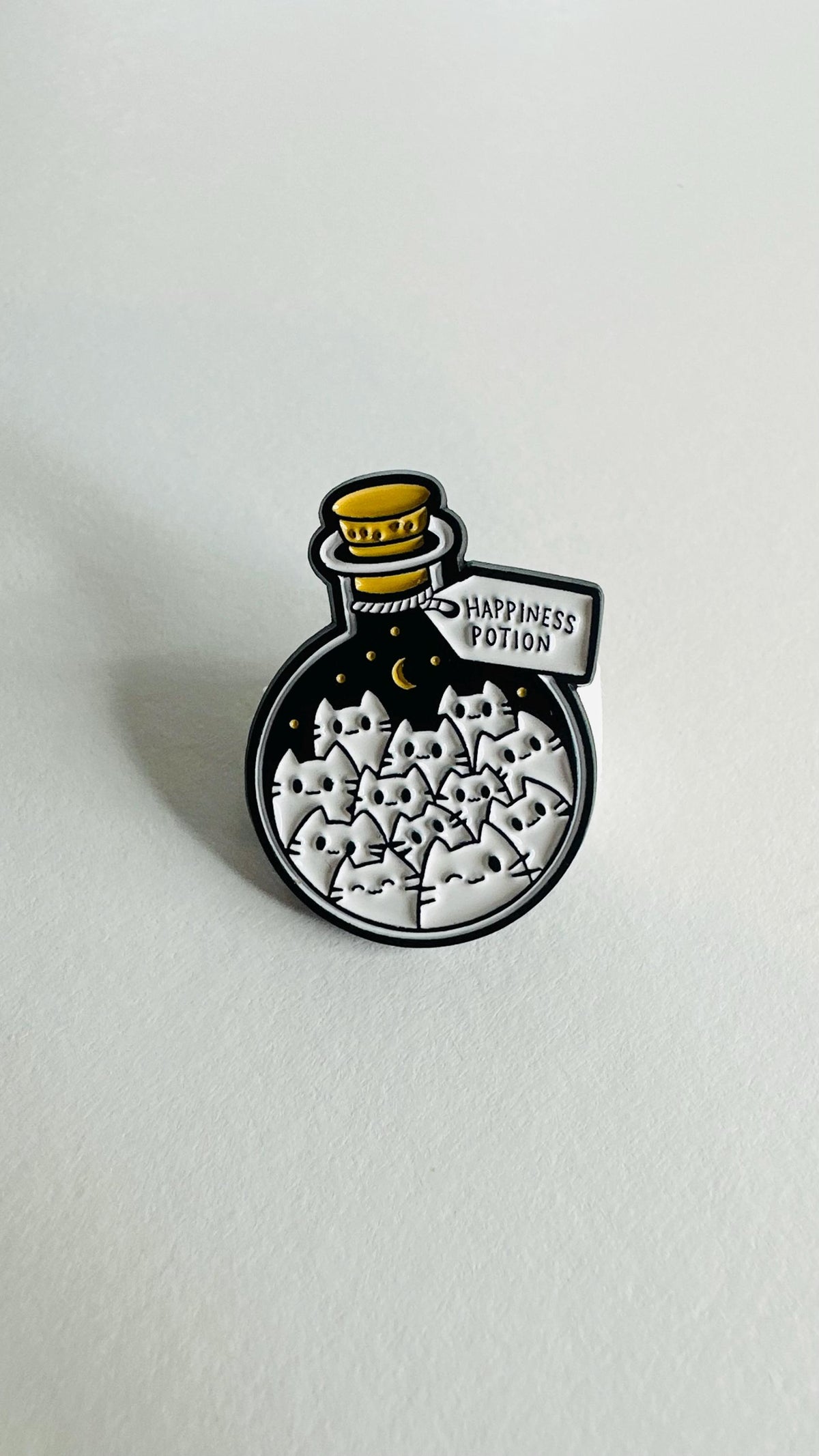 Cartoon Cat Enamel Pin Magic Potion Bottle Brooch Funny Animal Badge Lapel Pin Backpack Jewelry Gift for Kids and Friends
