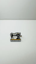 Vintage Sewing Machine Enamel Pin Romantic Retro Floral Sewing Machine Brooch Bag Lapel Badge Seamstress DIY Crafters Gift Pins