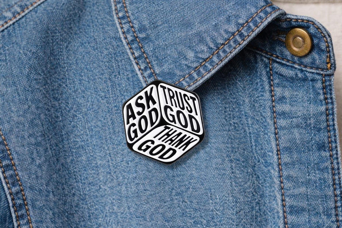 Jesus Cross Enamel Pin – “Do Not Worry God Is With You” Religious Faith Brooch – Christian Inspirational Lapel Badge –Spiritual Gift Jewelry