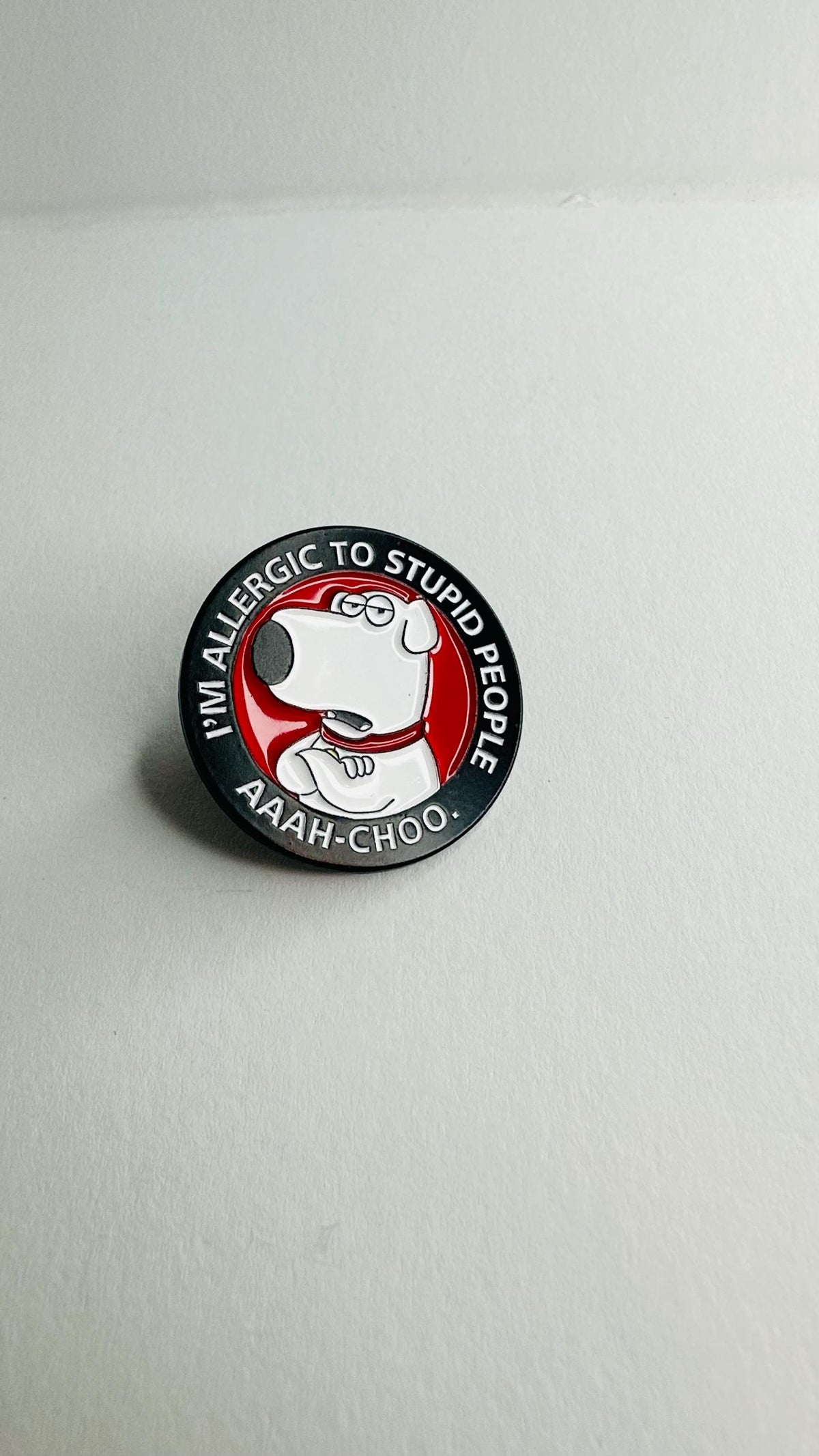 Comedy Animation Dog Enamel Pin – “I Am Allergic to Stupid People” Funny Arrogant Dog Brooch – Lapel Jewelry Gift