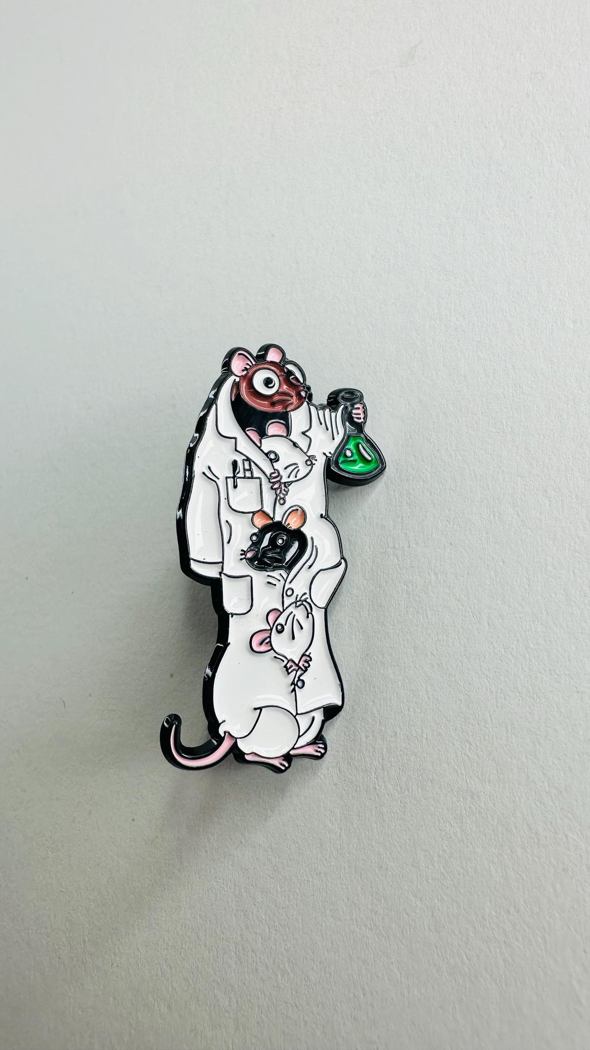 Chemistry Mouse Enamel Pin – Pharmacist Laboratory Theme Brooch – Student Science Badge Jewelry Backpack Gift