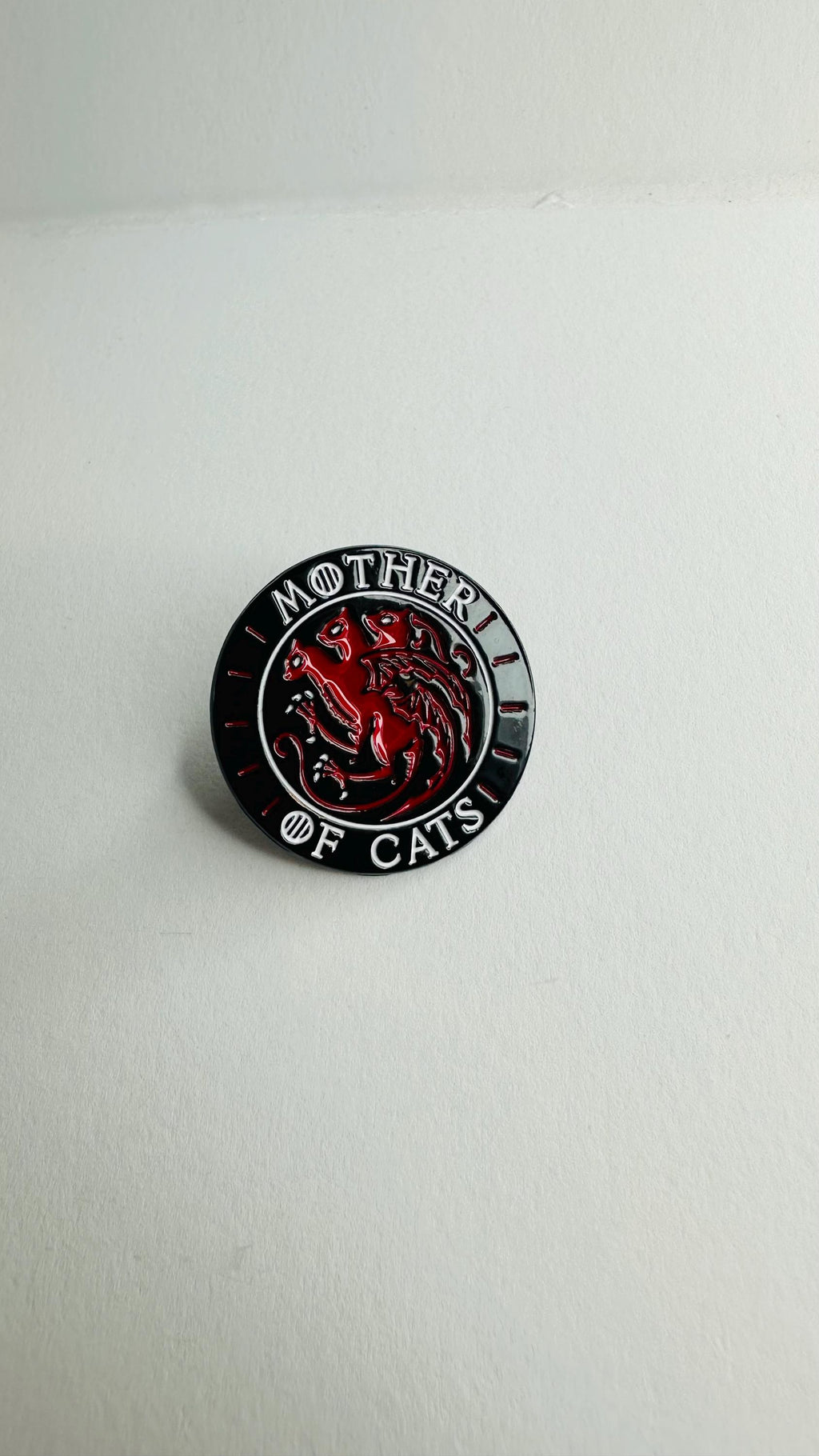 Black Big Cat Enamel Pin Mother of Cats Brooch Gothic Cat Badge Animal Lover Gift Funny Cat Lapel Pin Jewelry for Kids Friends