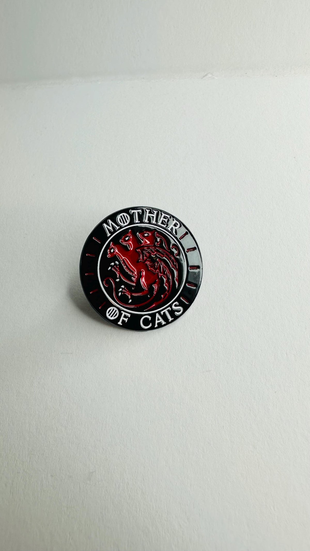 Black Big Cat Enamel Pin Mother of Cats Brooch Gothic Cat Badge Animal Lover Gift Funny Cat Lapel Pin Jewelry for Kids Friends