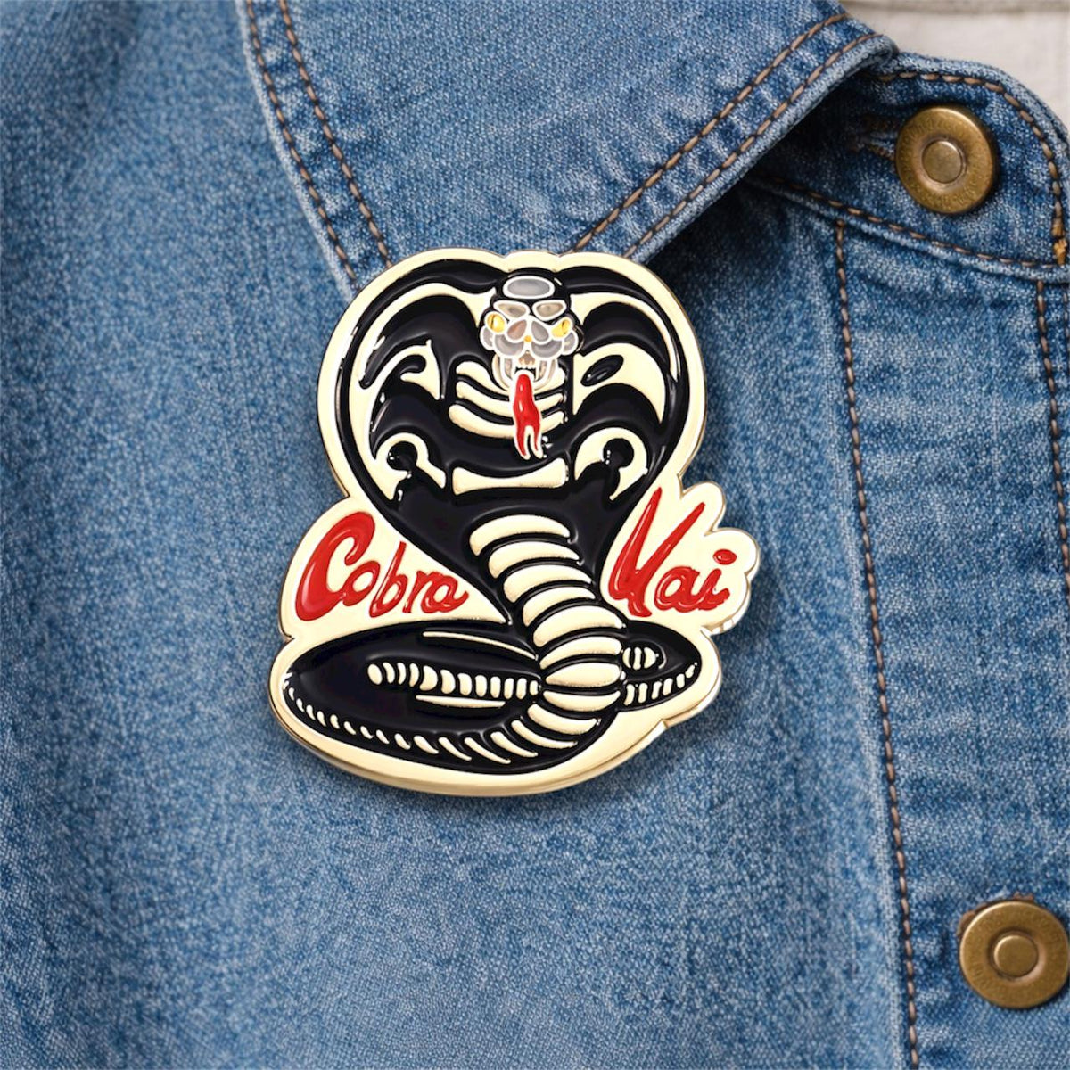 Karate Cobra Brooch Enamel Metal Badge Lapel Brooch Jacket Jeans Fashion Jewelry Accessories Pins