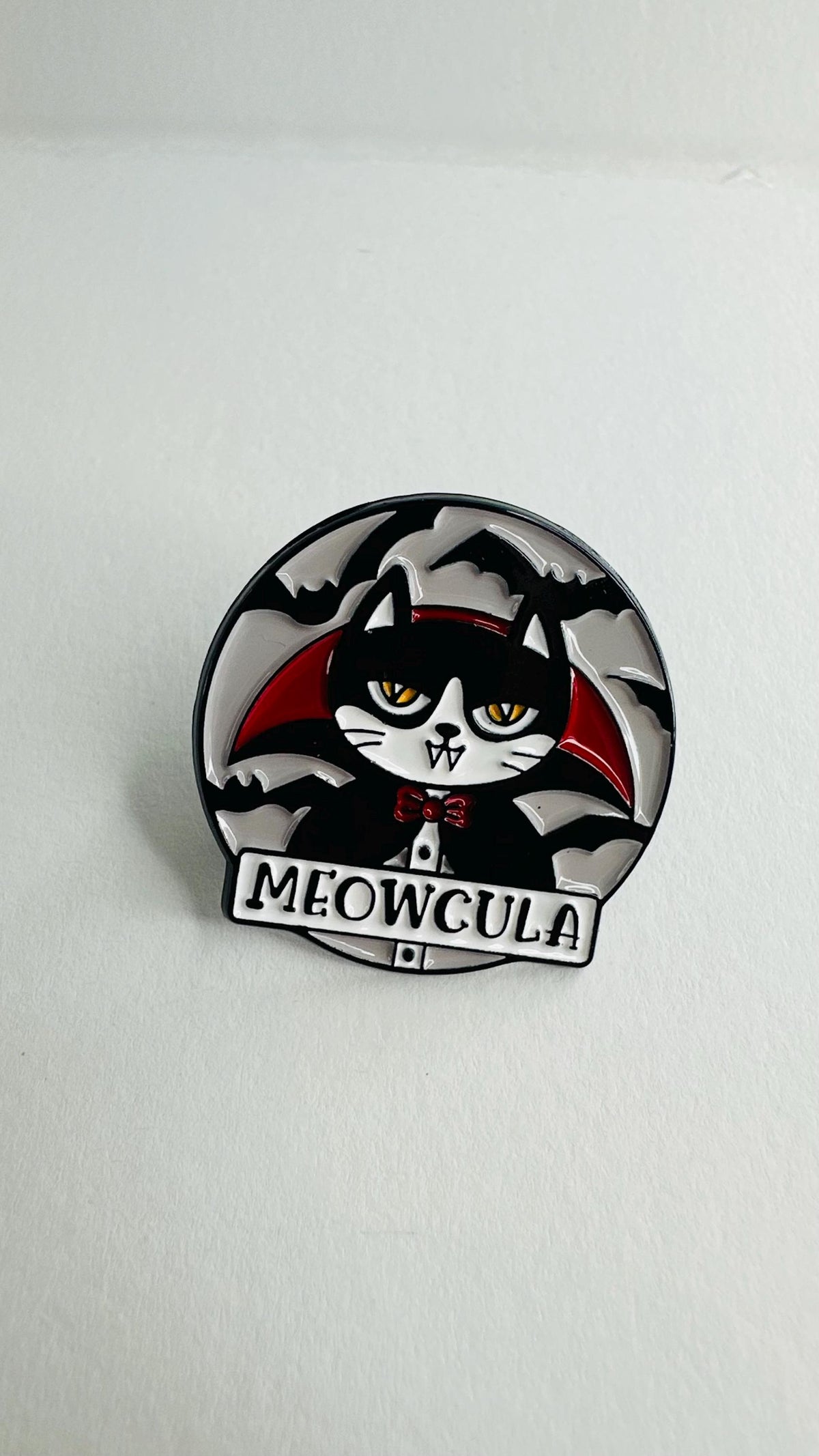 Black Big Cat Enamel Pin Mother of Cats Brooch Gothic Cat Badge Animal Lover Gift Funny Cat Lapel Pin Jewelry for Kids Friends