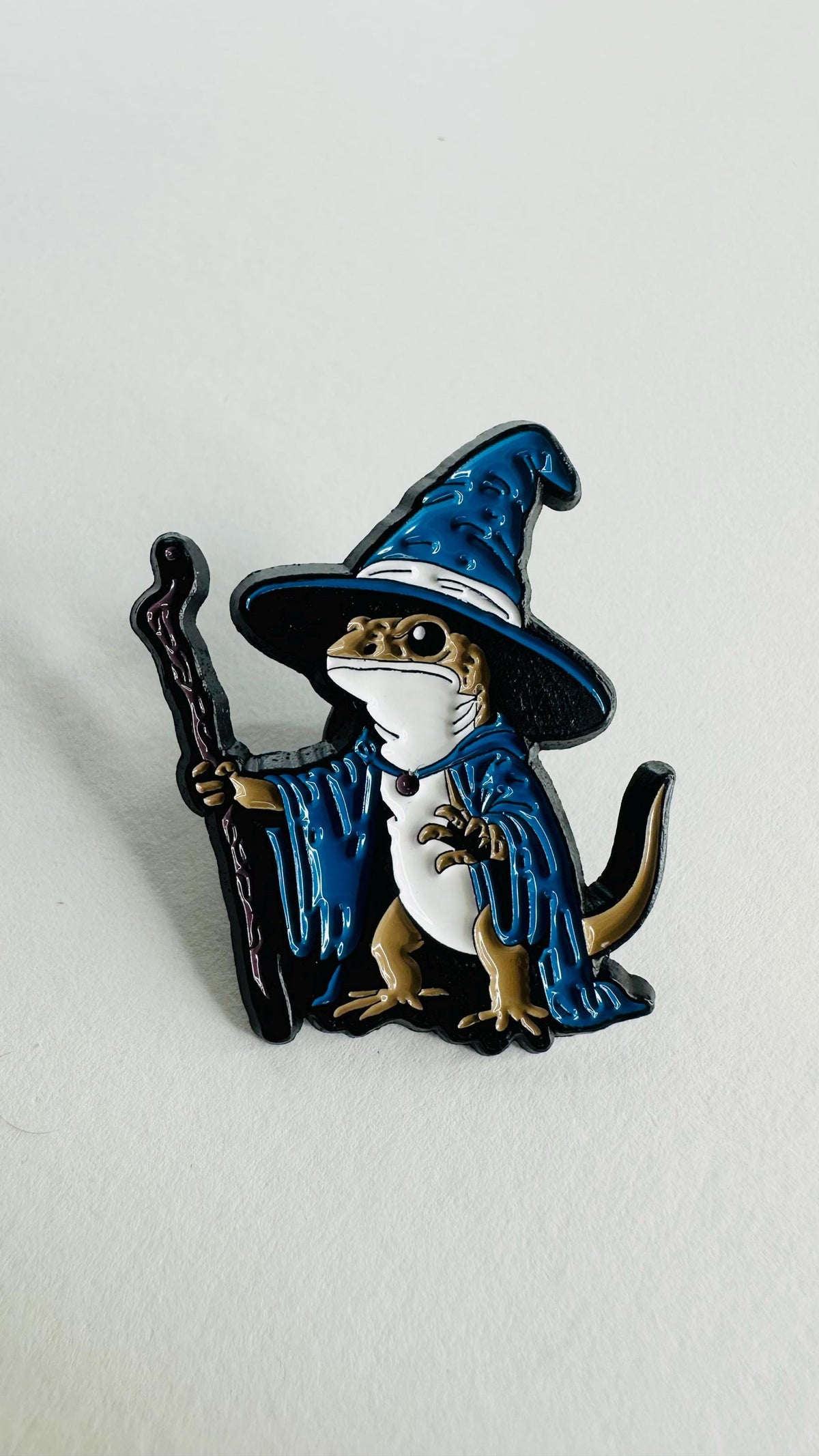 Lizard Wizard Enamel Pin Cute Reptile Magic Wand Brooch Animal Lapel Badge Jewelry Gift for Friends and Fantasy Lovers