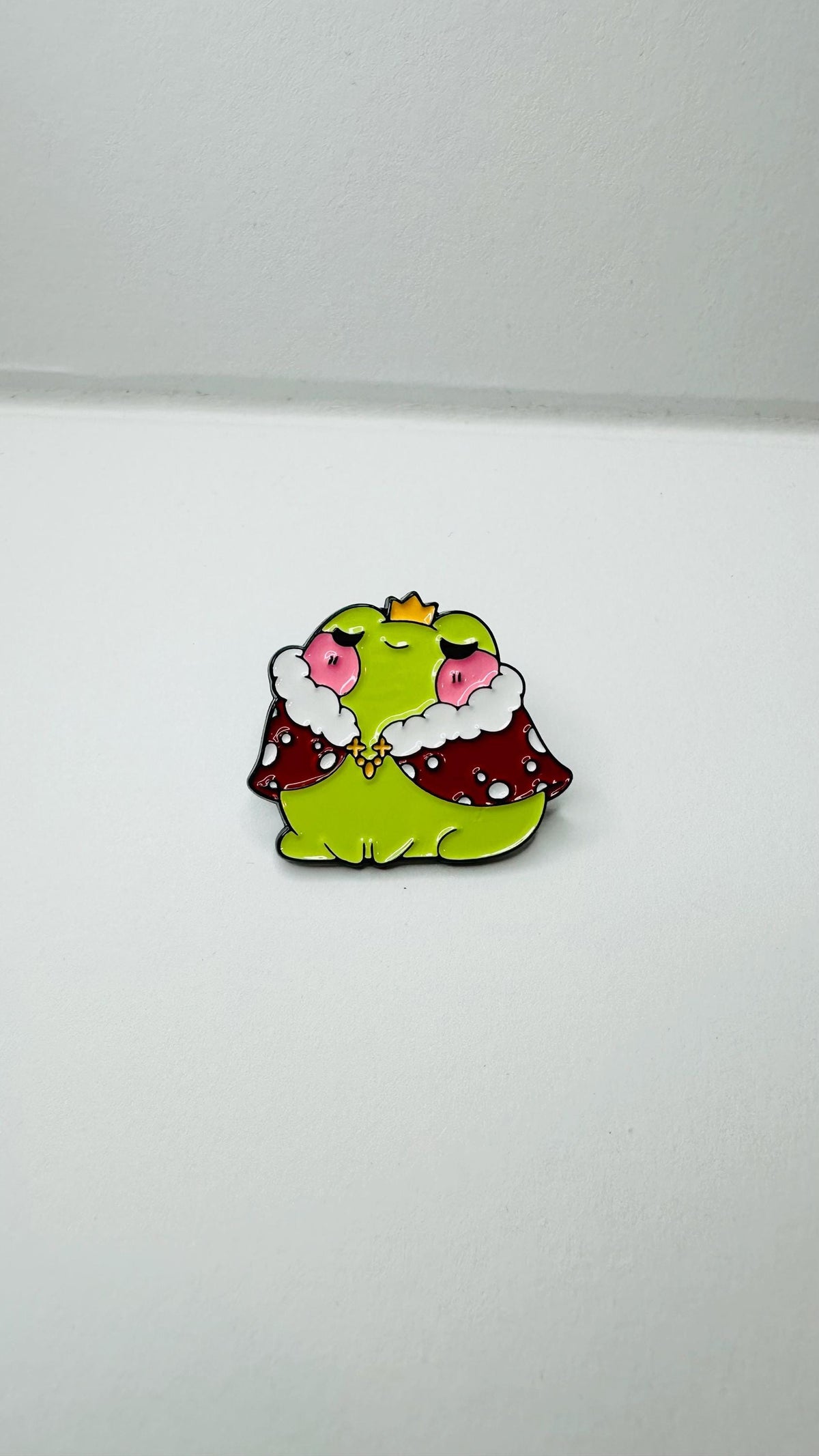 Cute Green Frog Holding Strawberry Enamel Pin Adorable Animal Brooch Lapel Badge Backpack Fashion Jewelry Gift for Friends