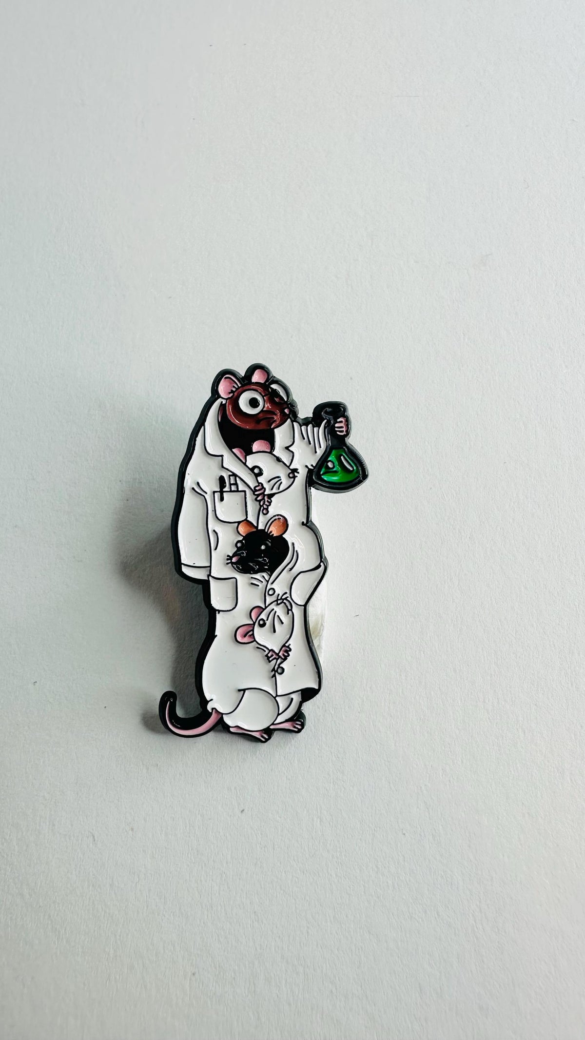 Chemistry Mouse Enamel Pin – Pharmacist Laboratory Theme Brooch – Student Science Badge Jewelry Backpack Gift