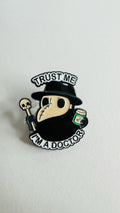 Trust Me I Am a Doctor Enamel Pin Gothic Crow Brooch Funny Medical Quote Lapel Badge Backpack Jewelry Gift for Friends