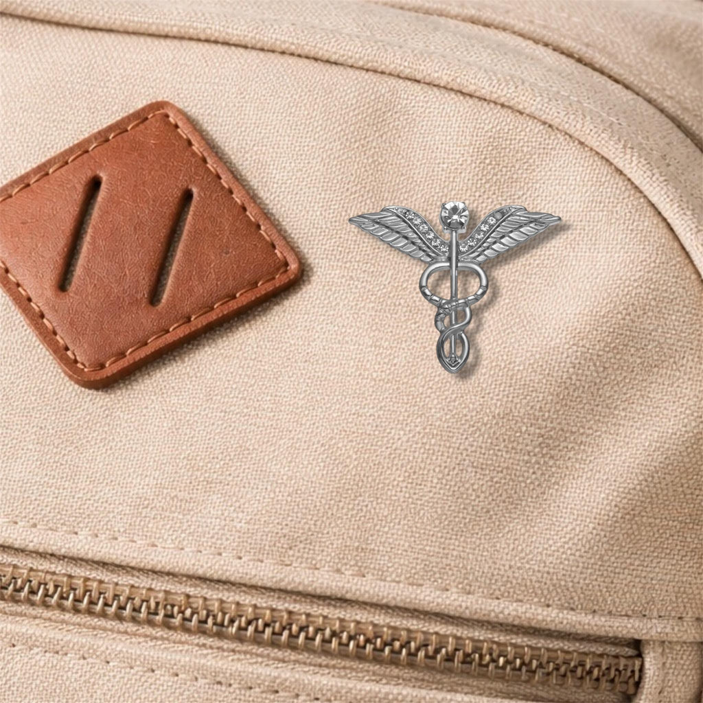 Stethoscope Enamel Pin – Doctor Nurse Medical Brooch – Cartoon Healthcare Lapel Badge – Graduation Gift for Medical Students & Nurses