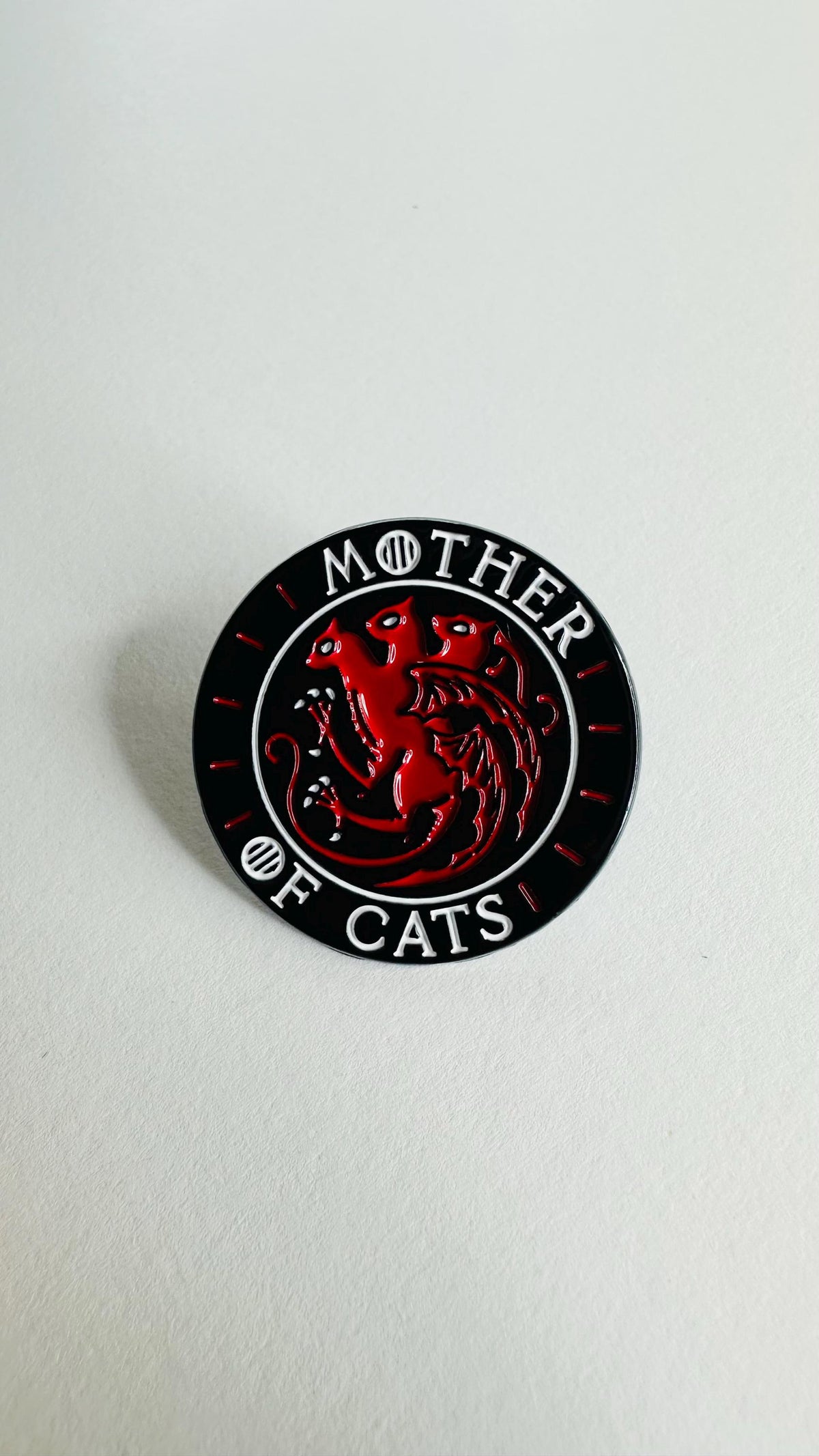Black Big Cat Enamel Pin Mother of Cats Brooch Gothic Cat Badge Animal Lover Gift Funny Cat Lapel Pin Jewelry for Kids Friends