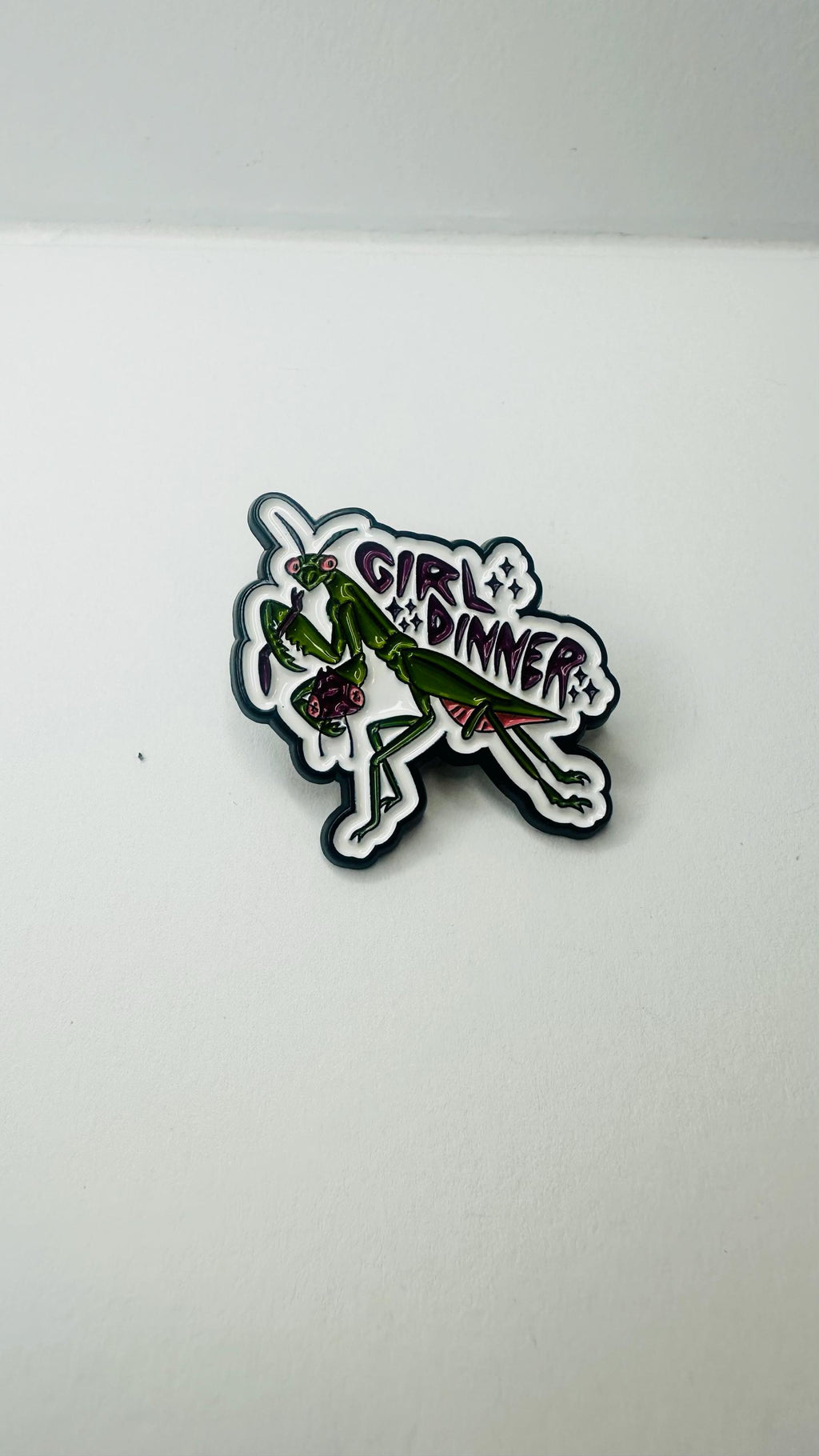 Girl Dinner Praying Mantis Enamel Pin – Feminist Aesthetic Bug Brooch – Powerful Women Theme Lapel Badge – Cute Quirky Jewelry Gift