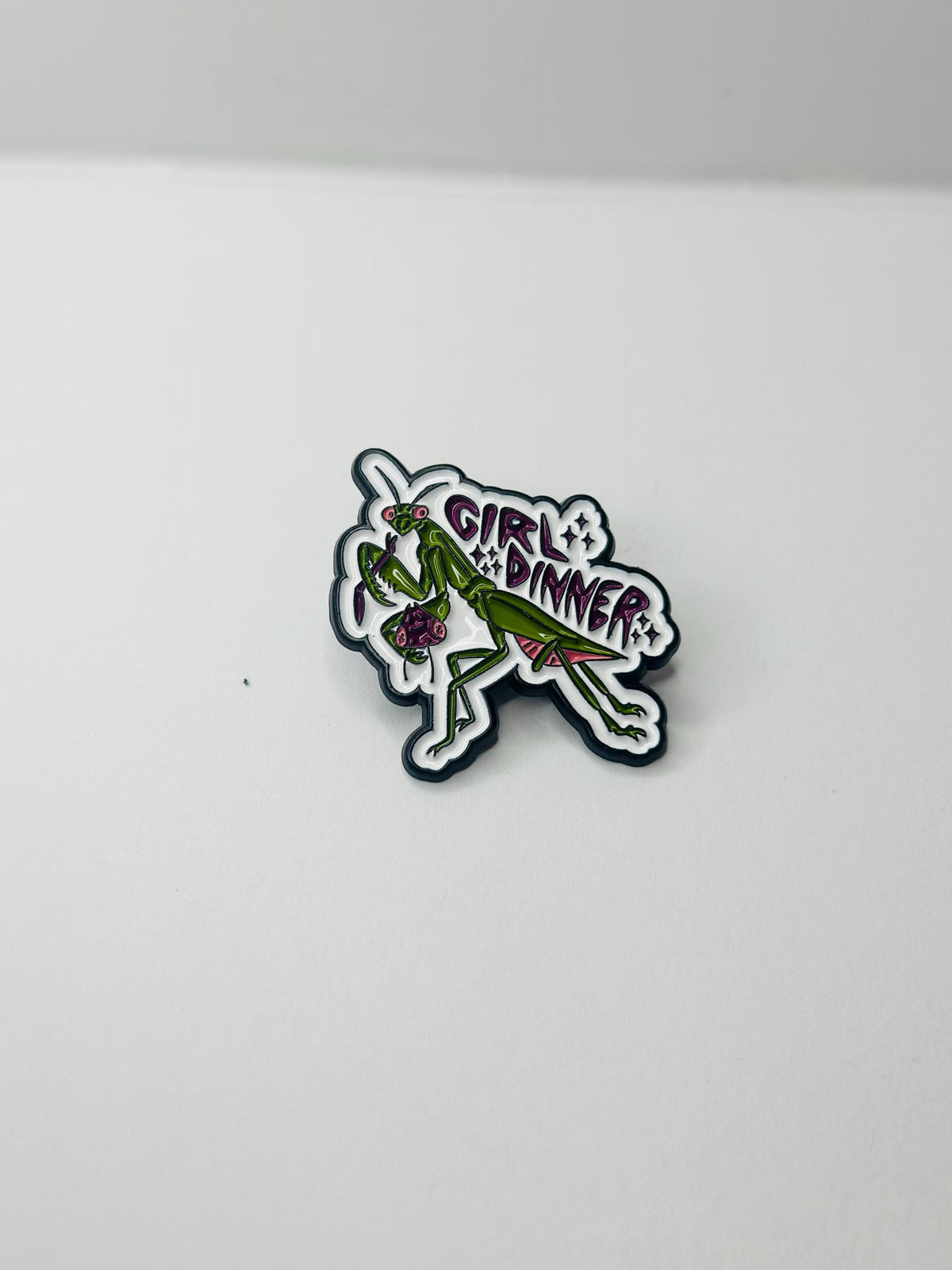 Girl Dinner Praying Mantis Enamel Pin – Feminist Aesthetic Bug Brooch – Powerful Women Theme Lapel Badge – Cute Quirky Jewelry Gift