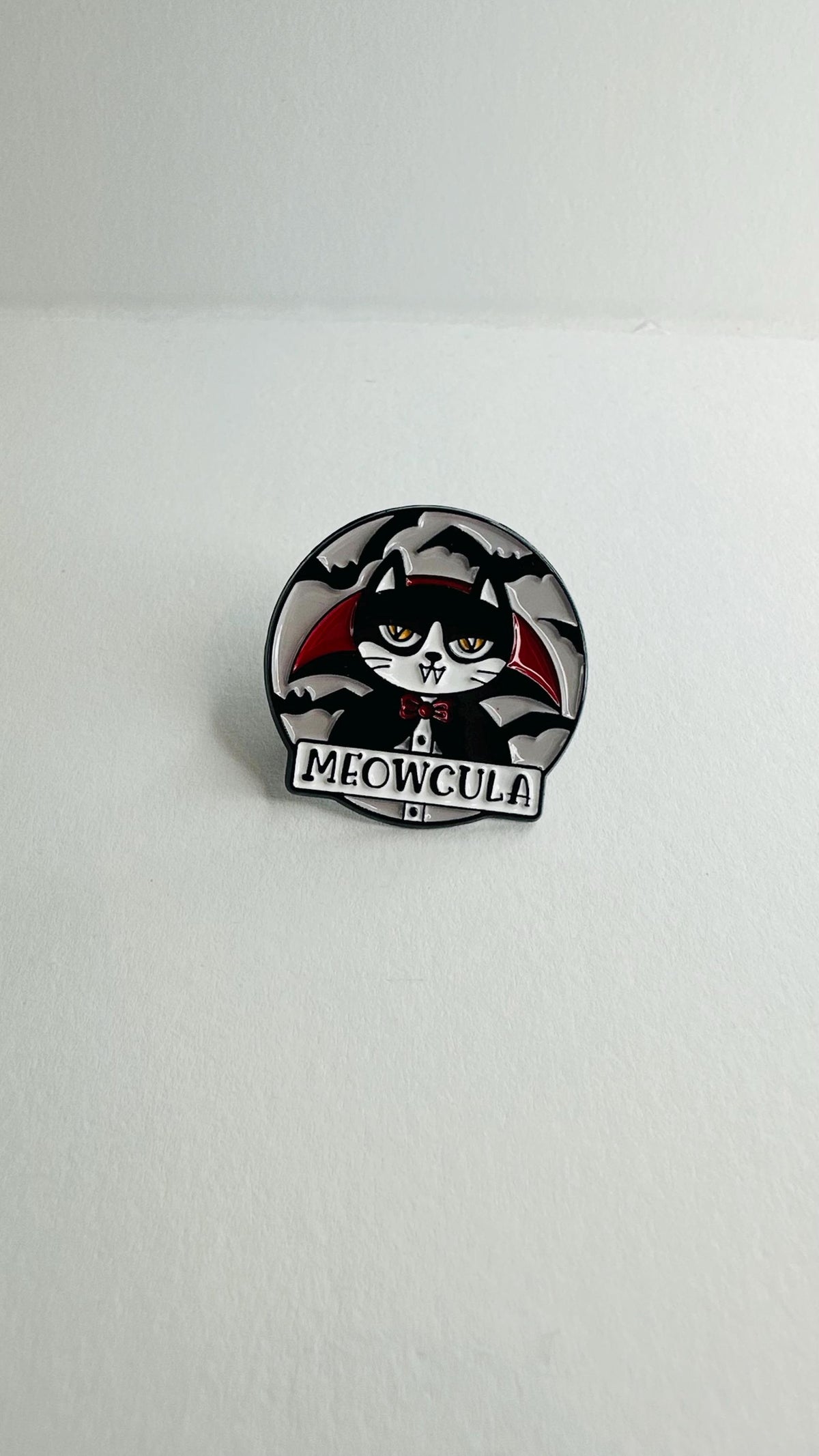 Black Big Cat Enamel Pin Mother of Cats Brooch Gothic Cat Badge Animal Lover Gift Funny Cat Lapel Pin Jewelry for Kids Friends