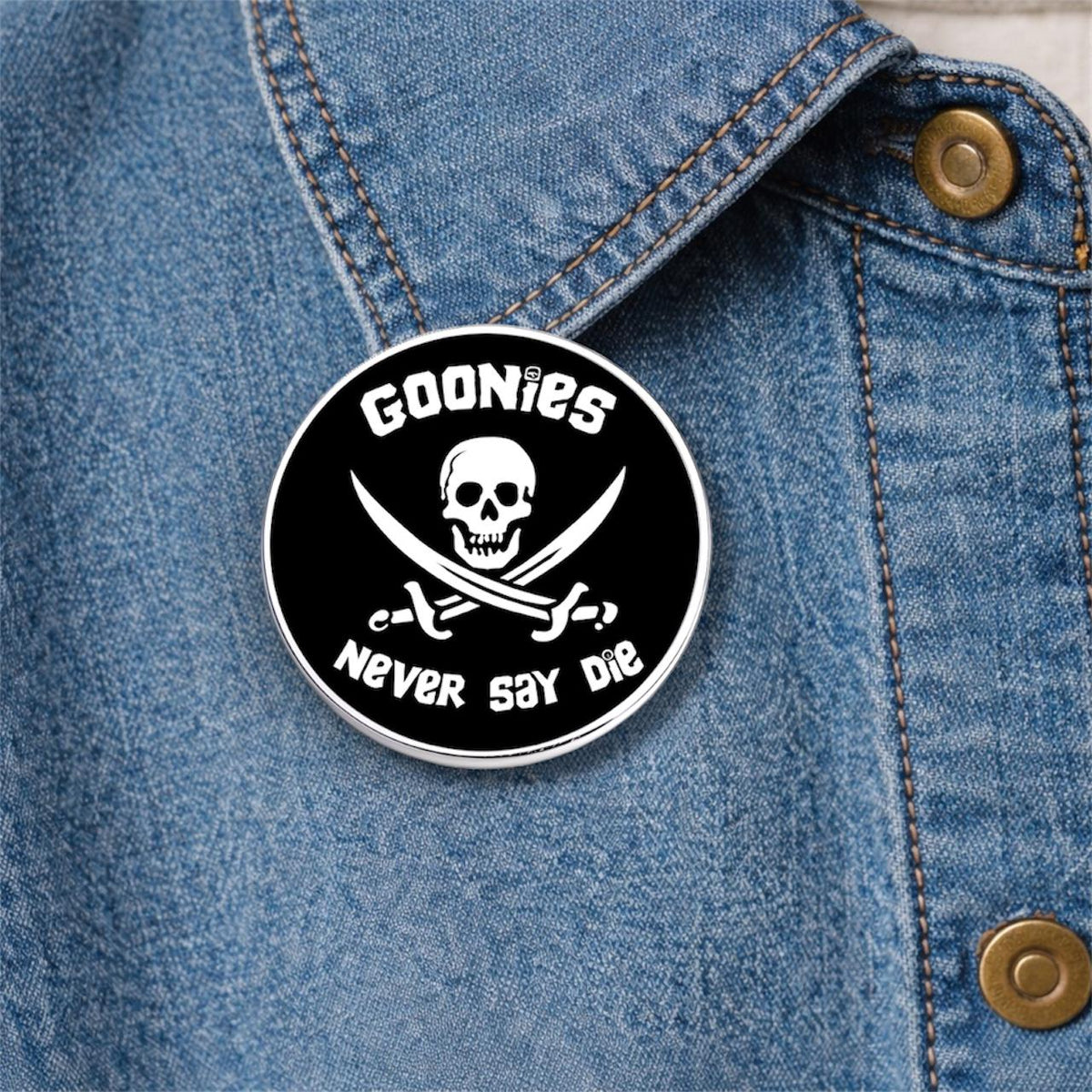 Goonies Never Say Die Enamel Pin – Soft Button Cartoon Movie Quote Brooch – Retro Metal Lapel Badge – Cute Hat Collar Jewelry Gift for Fans
