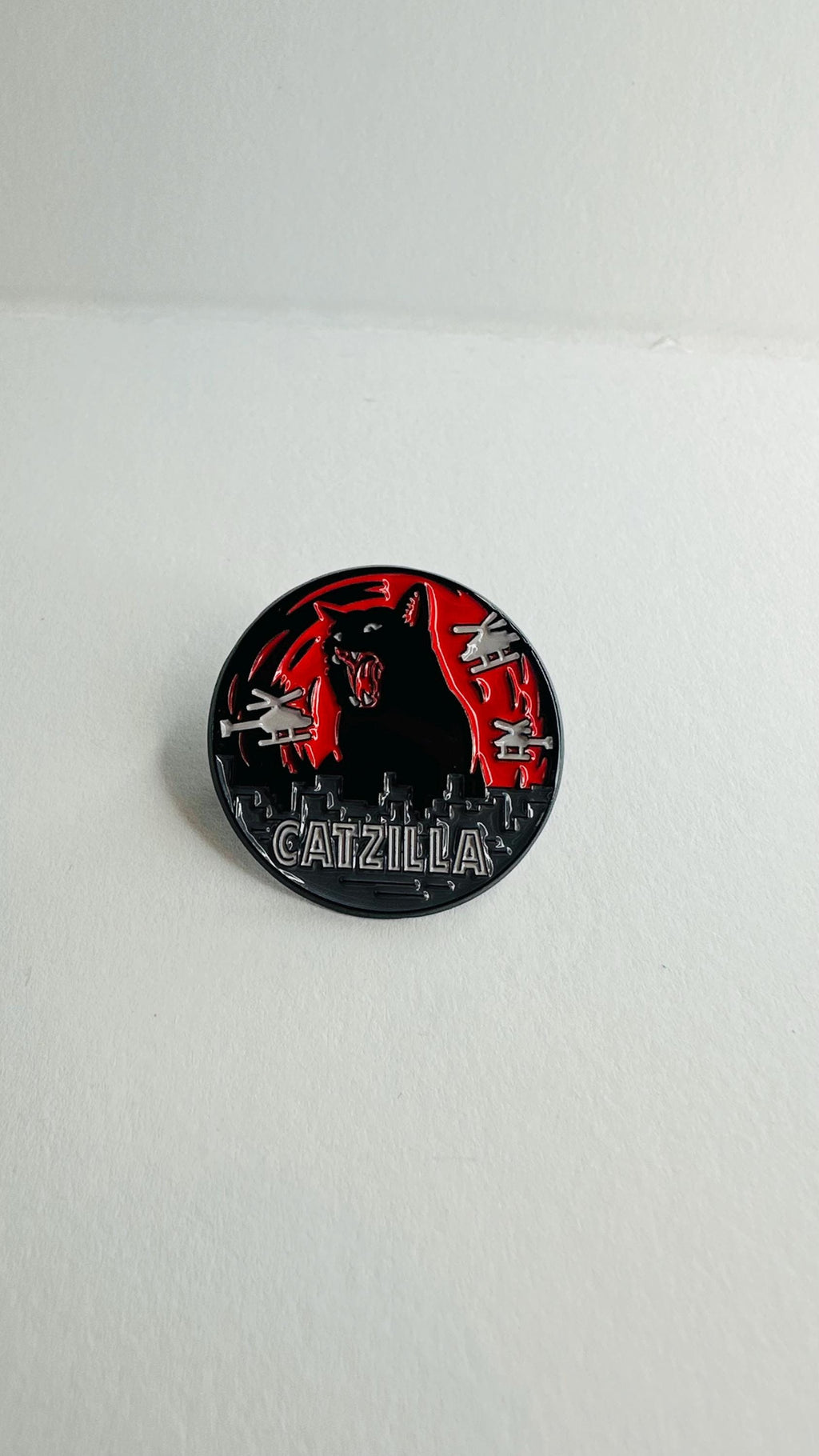 Black Big Cat Enamel Pin Mother of Cats Brooch Gothic Cat Badge Animal Lover Gift Funny Cat Lapel Pin Jewelry for Kids Friends