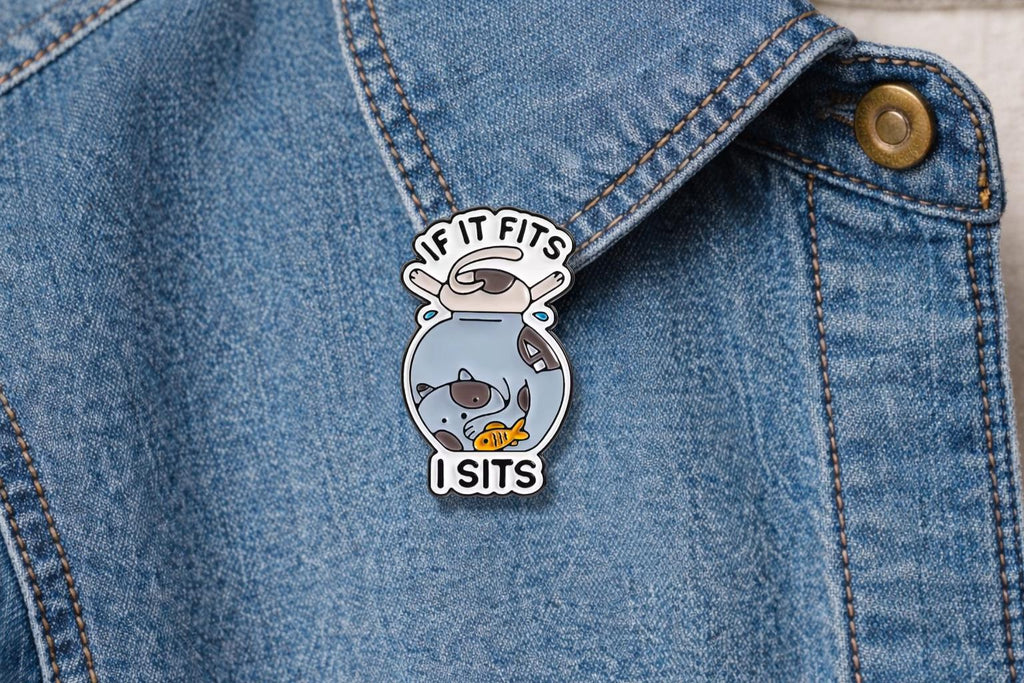 Playful Cat Fishbowl Enamel Pin – Cute Cat Carrying Fish Tank Brooch – Kawaii Animal Lapel Badge – Whimsical Pet Lover Jewelry Gift