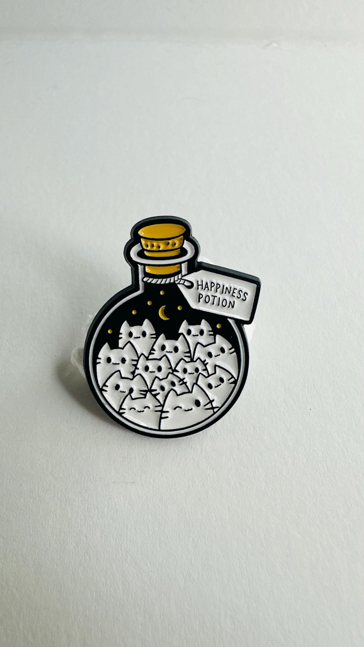 Cartoon Cat Enamel Pin Magic Potion Bottle Brooch Funny Animal Badge Lapel Pin Backpack Jewelry Gift for Kids and Friends