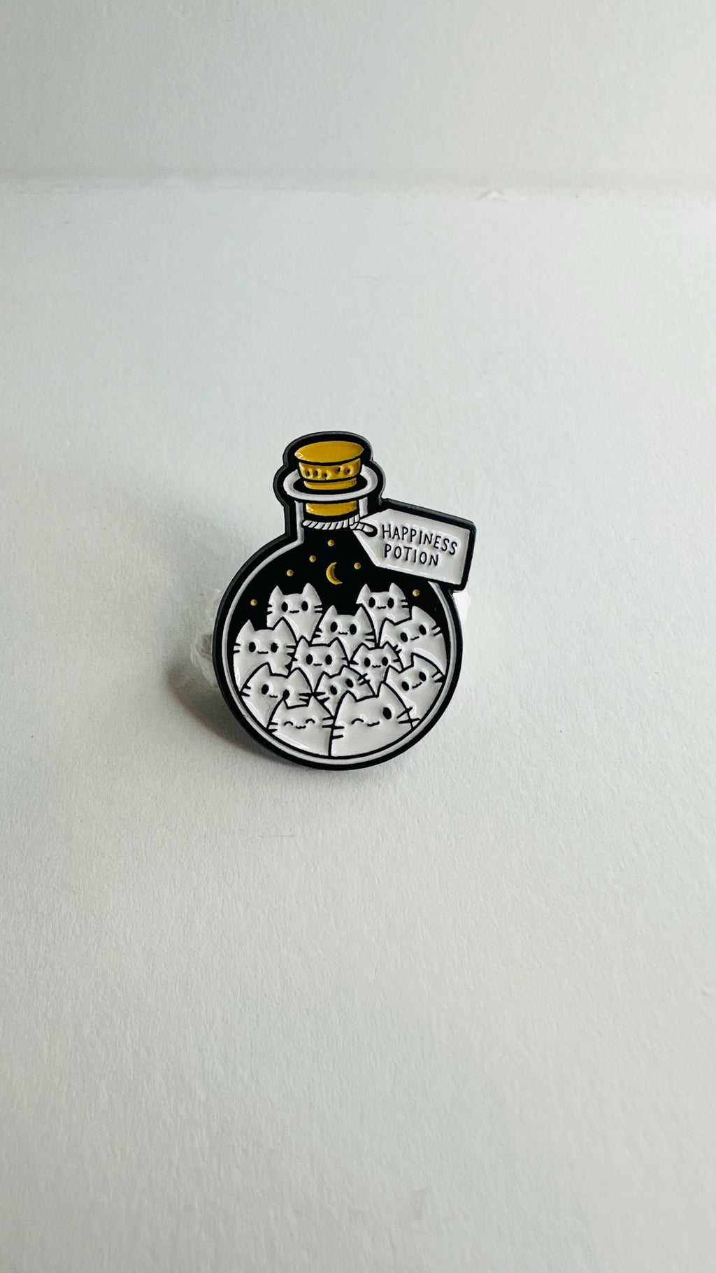 Cartoon Cat Enamel Pin Magic Potion Bottle Brooch Funny Animal Badge Lapel Pin Backpack Jewelry Gift for Kids and Friends