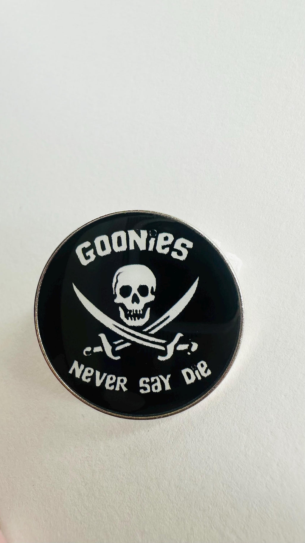 Goonies Never Say Die Enamel Pin Movie Quote Brooch Retro Film Cartoon Lapel Badge Hat Collar Jewelry Gift