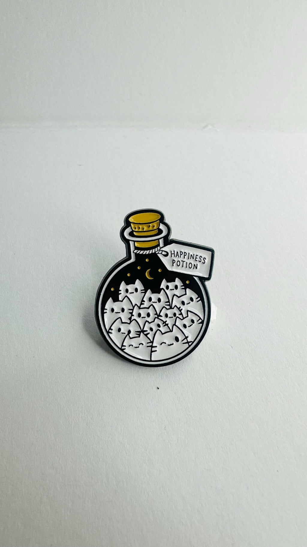 Cartoon Cat Enamel Pin Magic Potion Bottle Brooch Funny Animal Badge Lapel Pin Backpack Jewelry Gift for Kids and Friends