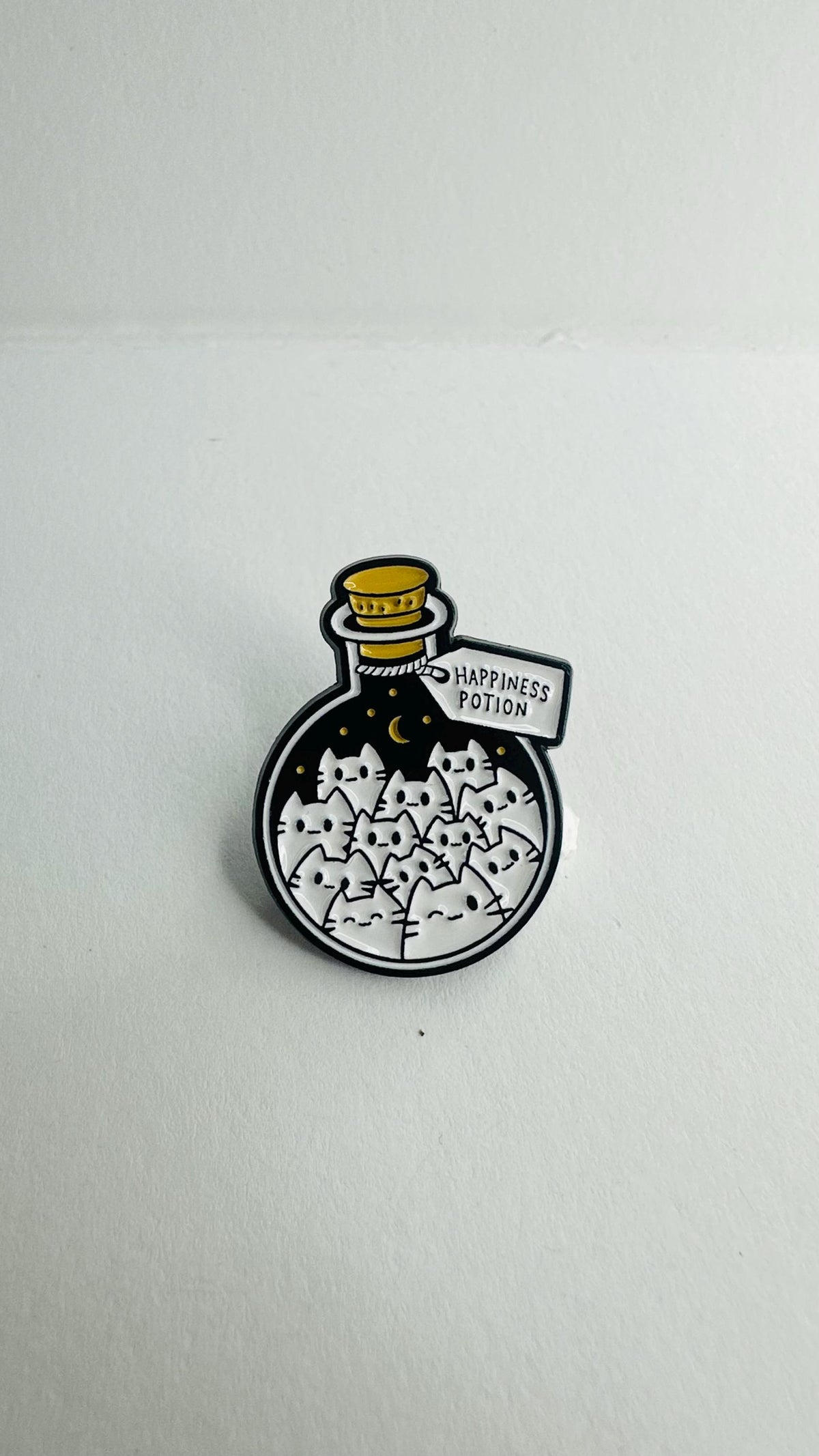 Cartoon Cat Enamel Pin Magic Potion Bottle Brooch Funny Animal Badge Lapel Pin Backpack Jewelry Gift for Kids and Friends
