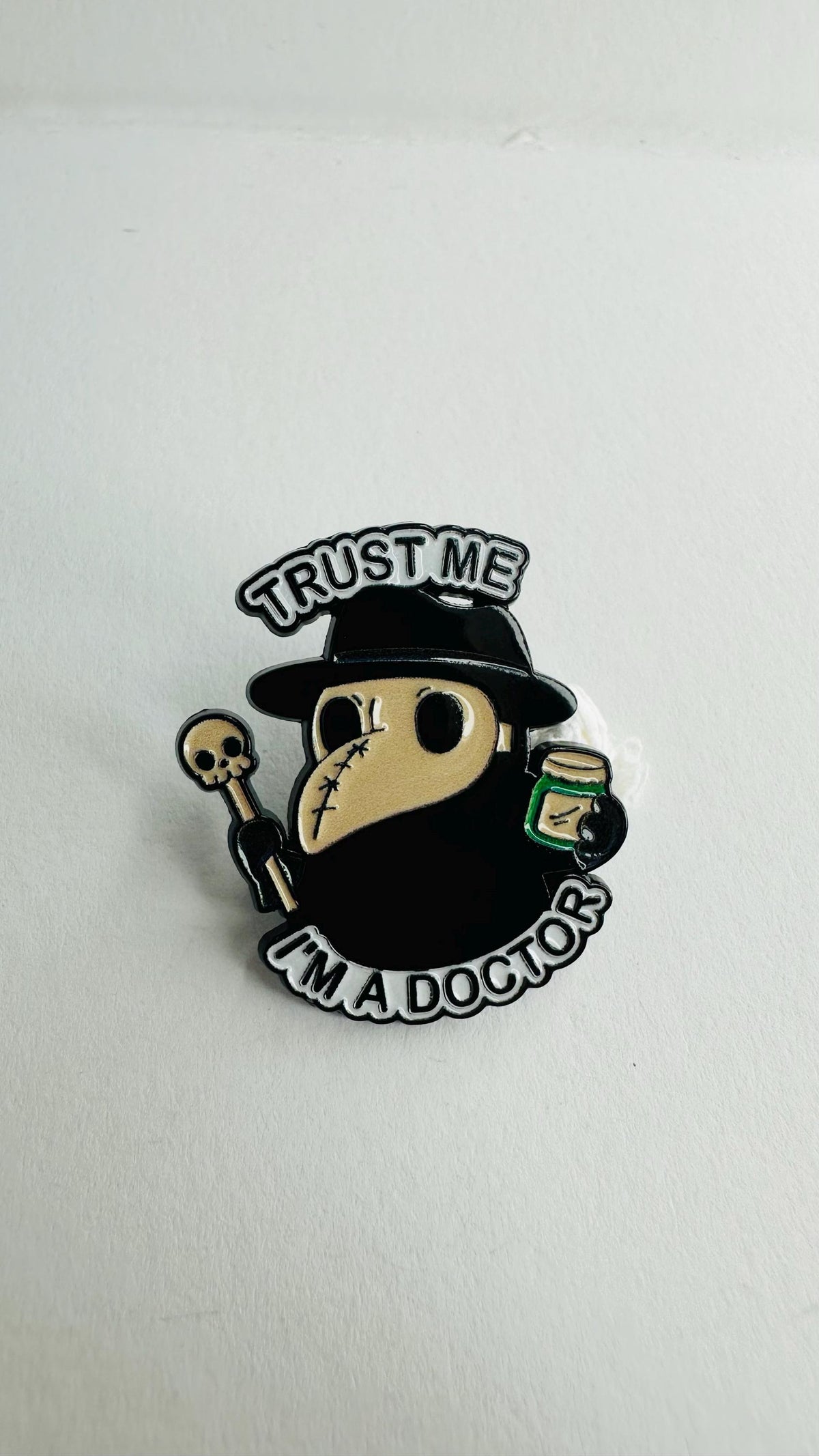Trust Me I Am a Doctor Enamel Pin Gothic Crow Brooch Funny Medical Quote Lapel Badge Backpack Jewelry Gift for Friends