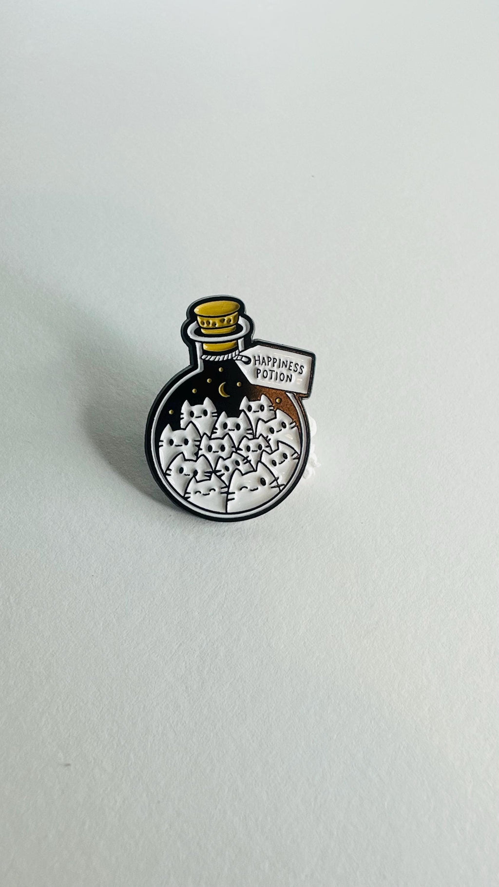 Cartoon Cat Enamel Pin Magic Potion Bottle Brooch Funny Animal Badge Lapel Pin Backpack Jewelry Gift for Kids and Friends