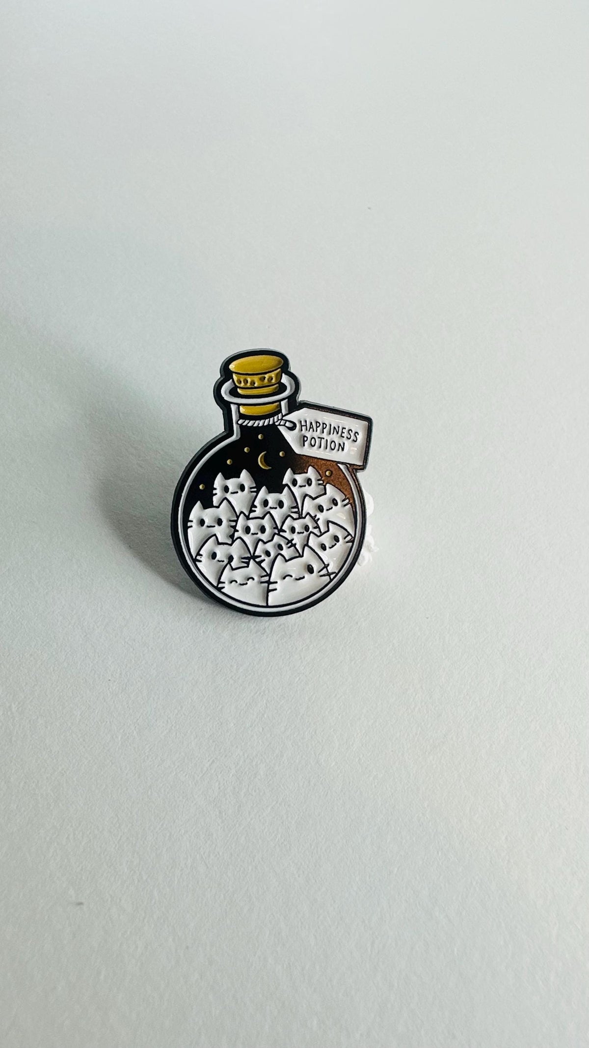 Cartoon Cat Enamel Pin Magic Potion Bottle Brooch Funny Animal Badge Lapel Pin Backpack Jewelry Gift for Kids and Friends
