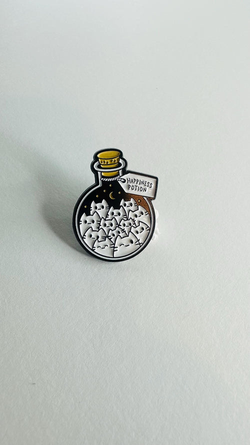 Cartoon Cat Enamel Pin Magic Potion Bottle Brooch Funny Animal Badge Lapel Pin Backpack Jewelry Gift for Kids and Friends