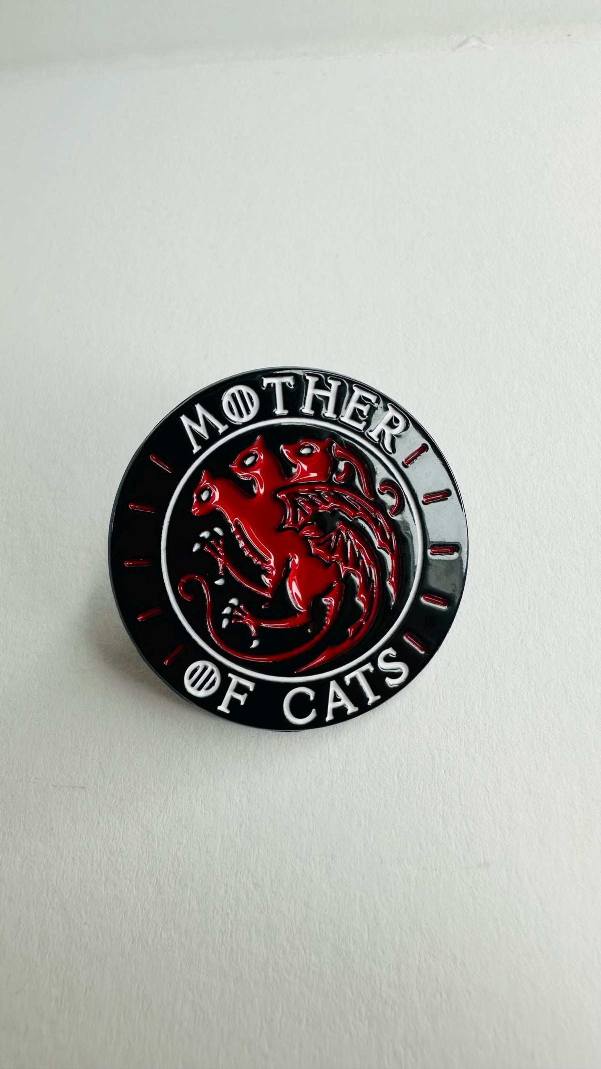 Black Big Cat Enamel Pin Mother of Cats Brooch Gothic Cat Badge Animal Lover Gift Funny Cat Lapel Pin Jewelry for Kids Friends