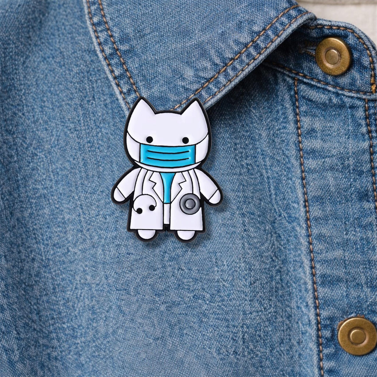 Medical Cat Enamel Pin – Cute Kitten in Doctor Coat Brooch – Funny Nurse Doctor Cat Lapel Badge – Veterinary & Healthcare Gift Jewelry
