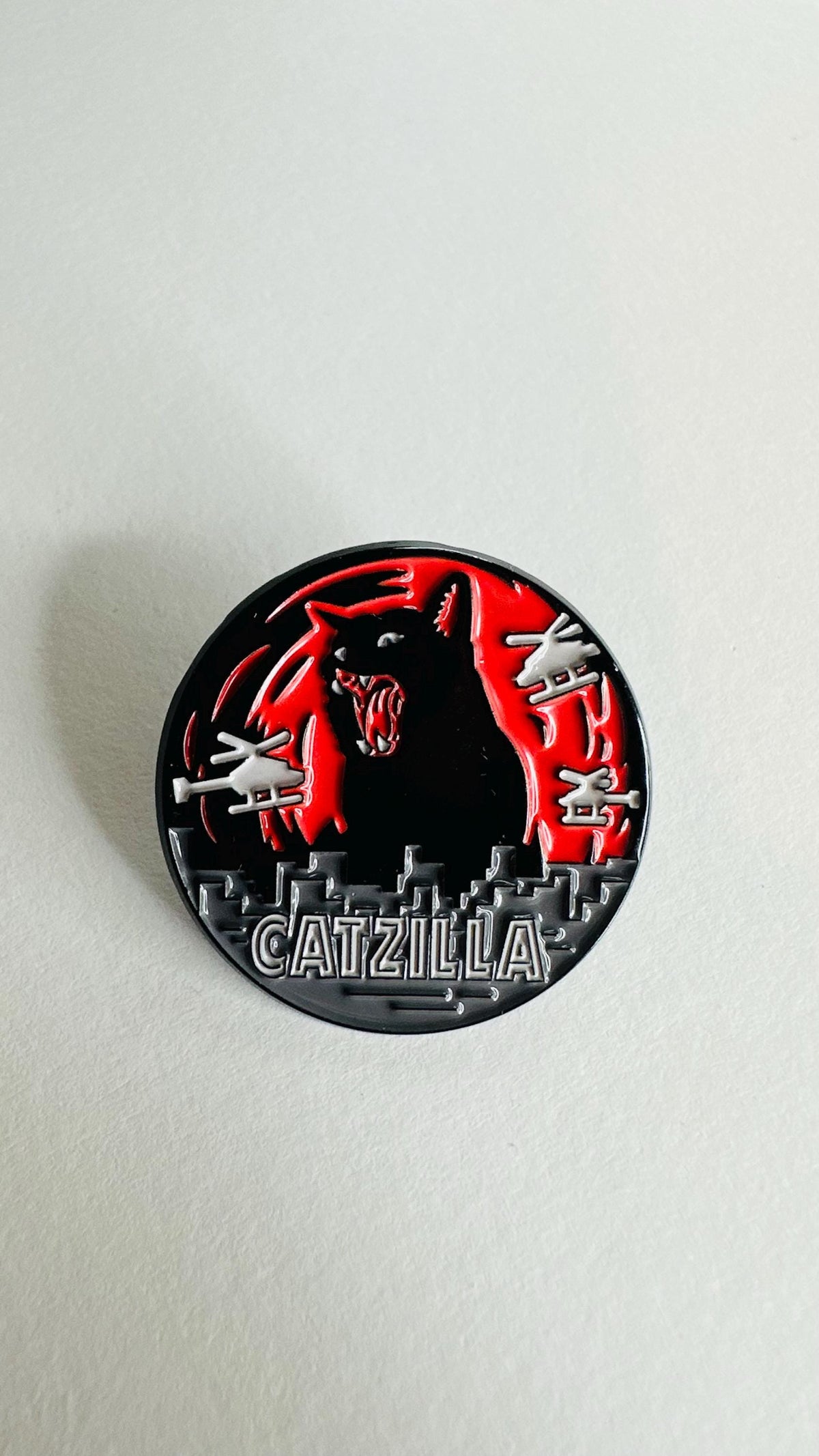 Black Big Cat Enamel Pin Mother of Cats Brooch Gothic Cat Badge Animal Lover Gift Funny Cat Lapel Pin Jewelry for Kids Friends