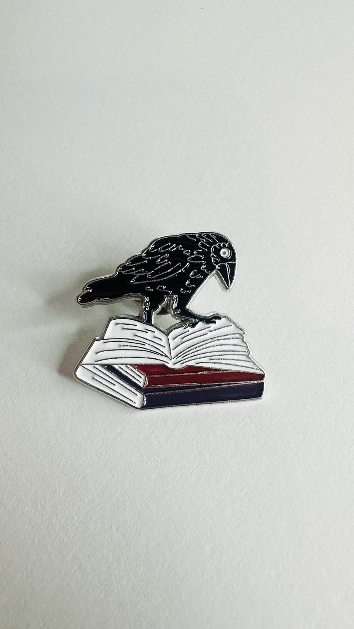 Crow & Book Enamel Pin – Punk Gothic Raven Reader Art Brooch – Lapel Badge Fashion Jewelry for Backpack